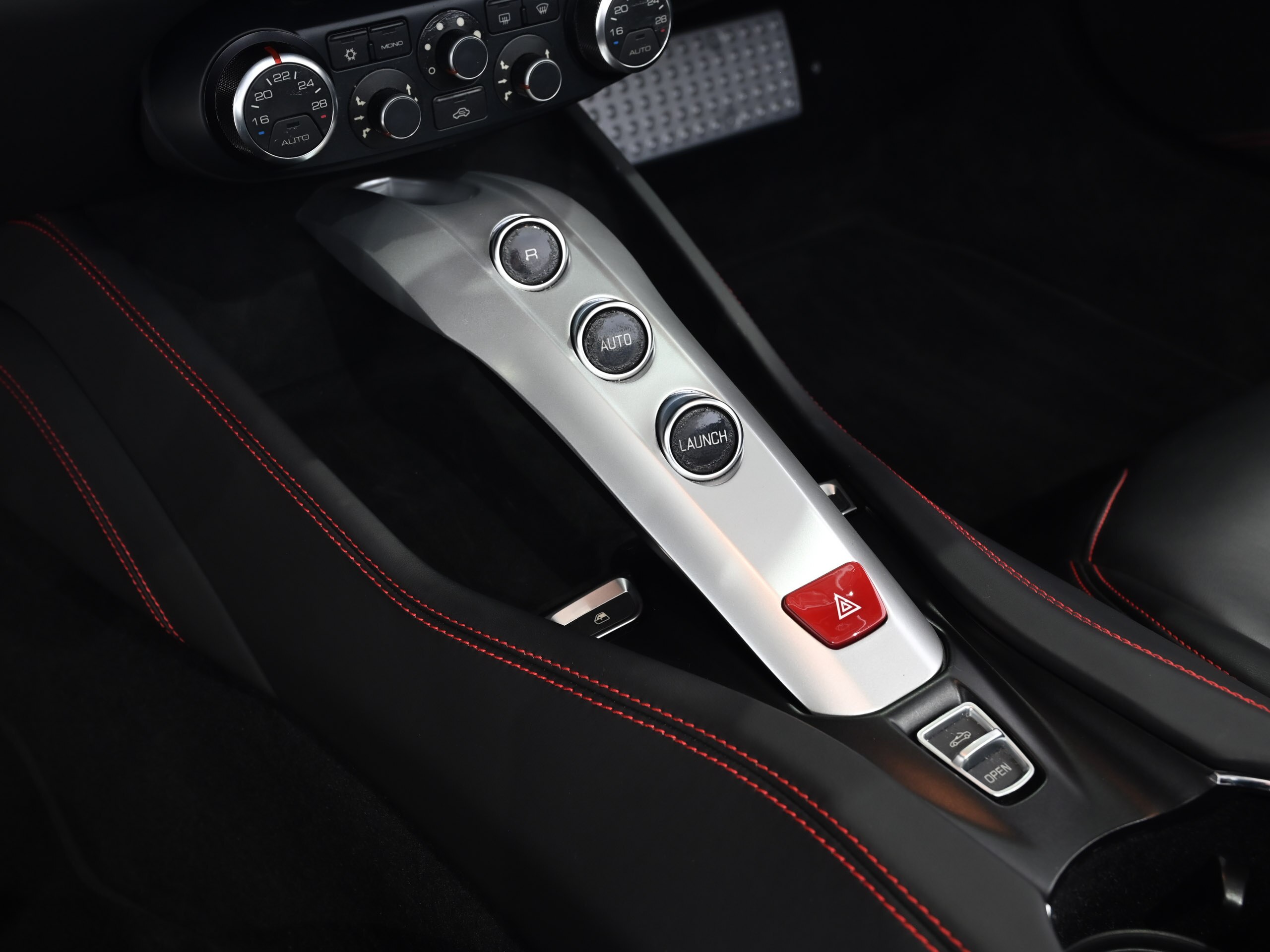 Ferrari California T (photo: 16)