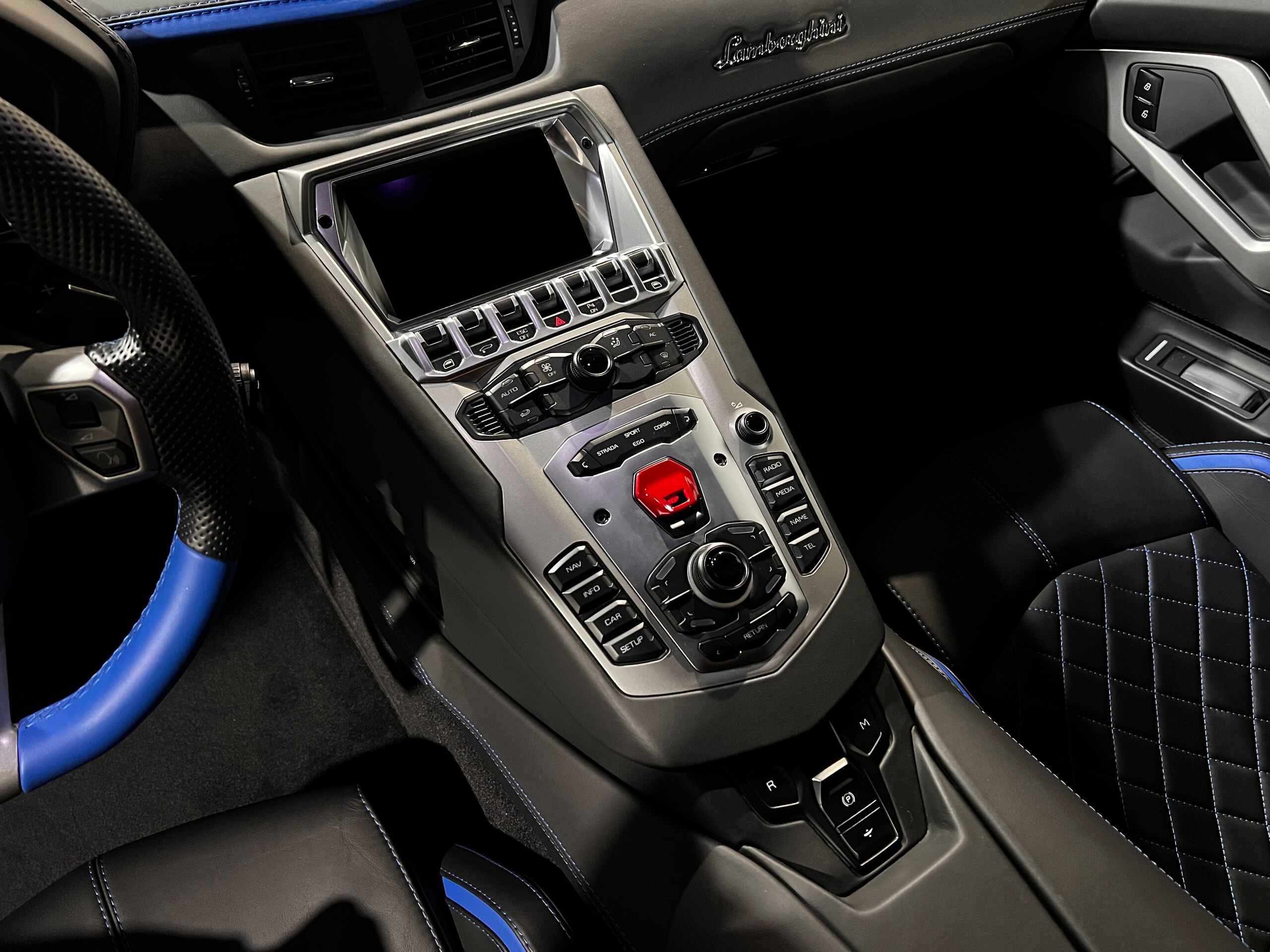 Lamborghini Aventador S (photo: 10)