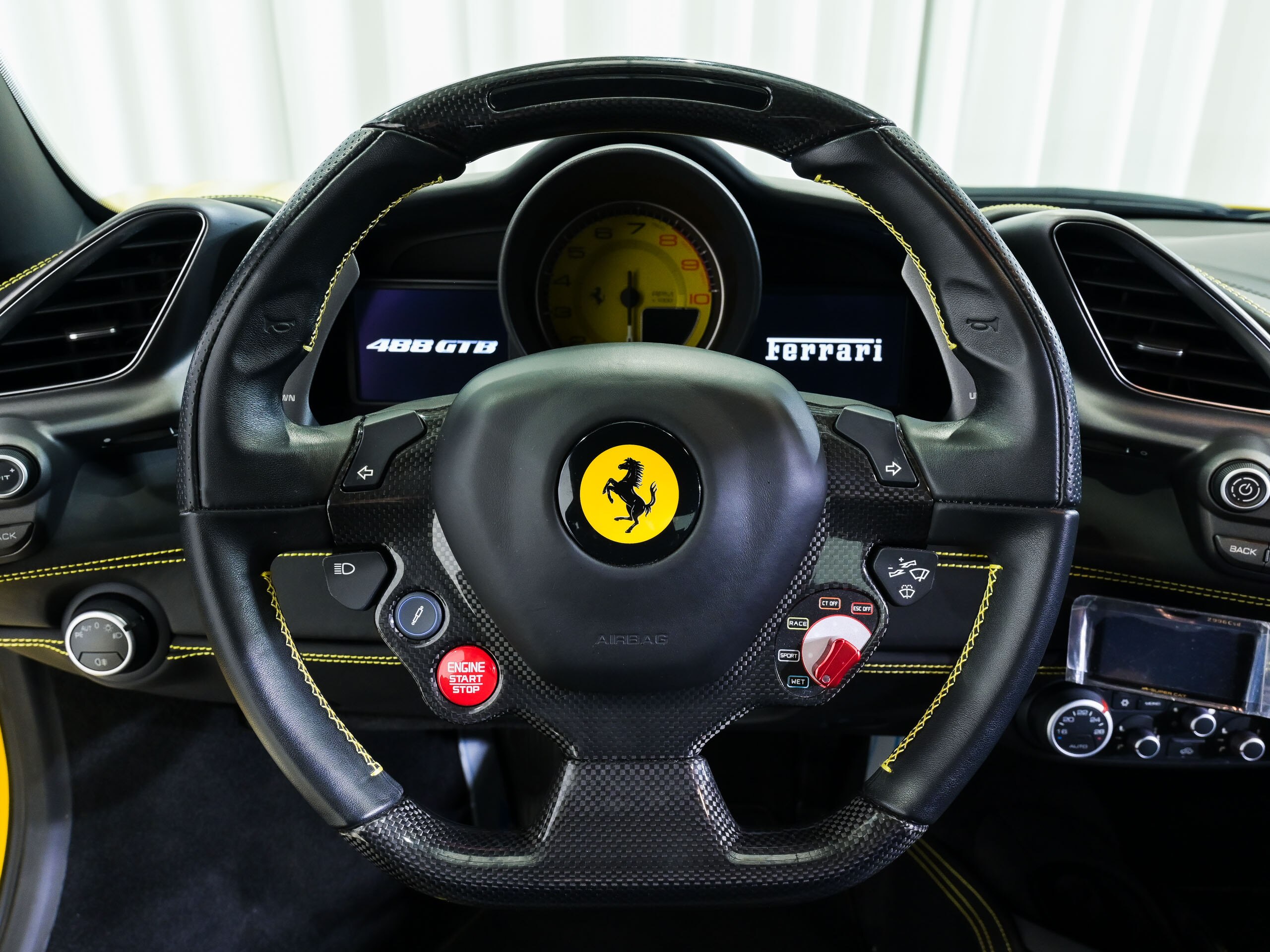 Ferrari 488GTB (photo: 8)