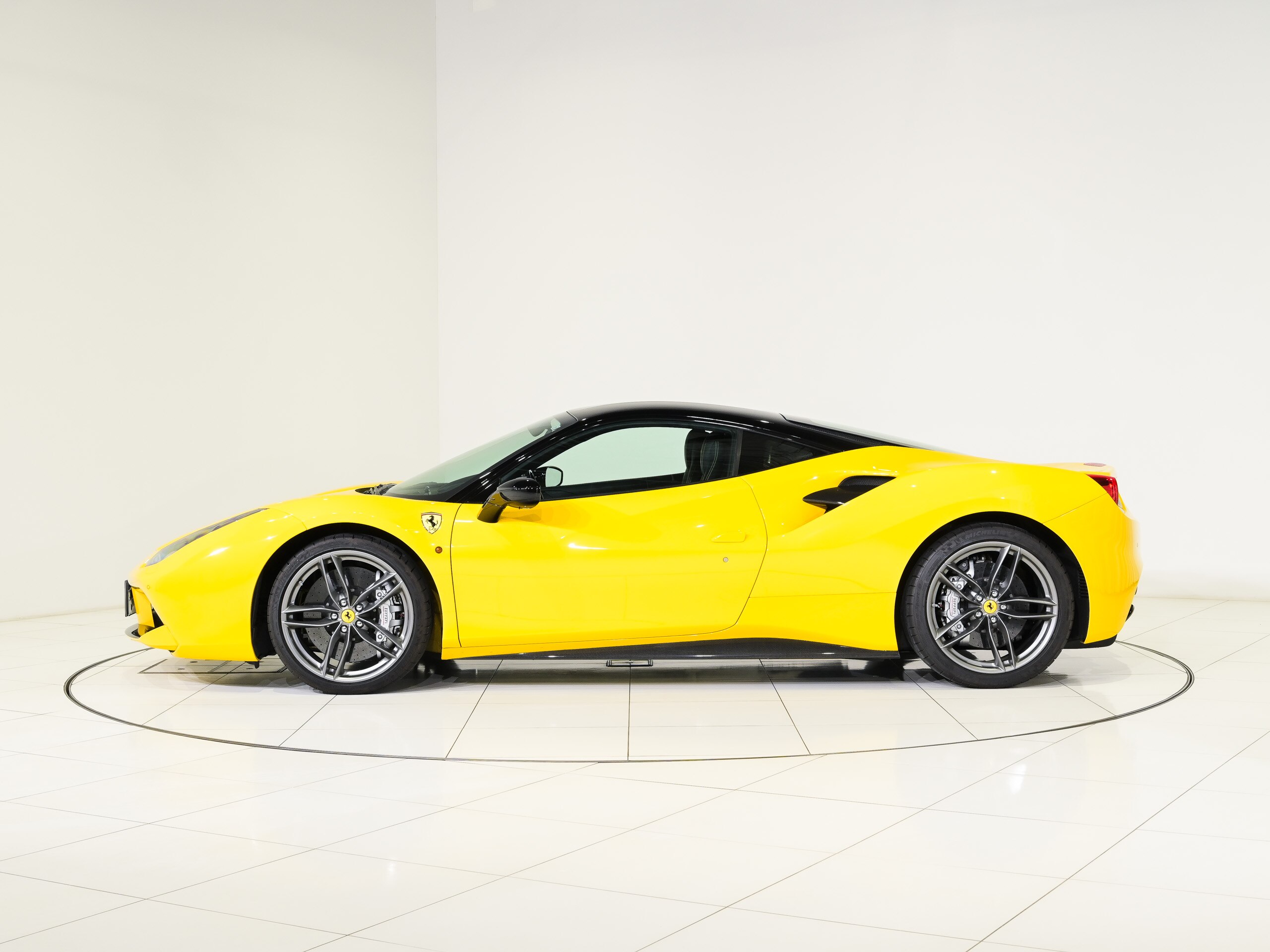 Ferrari 488GTB (photo: 5)
