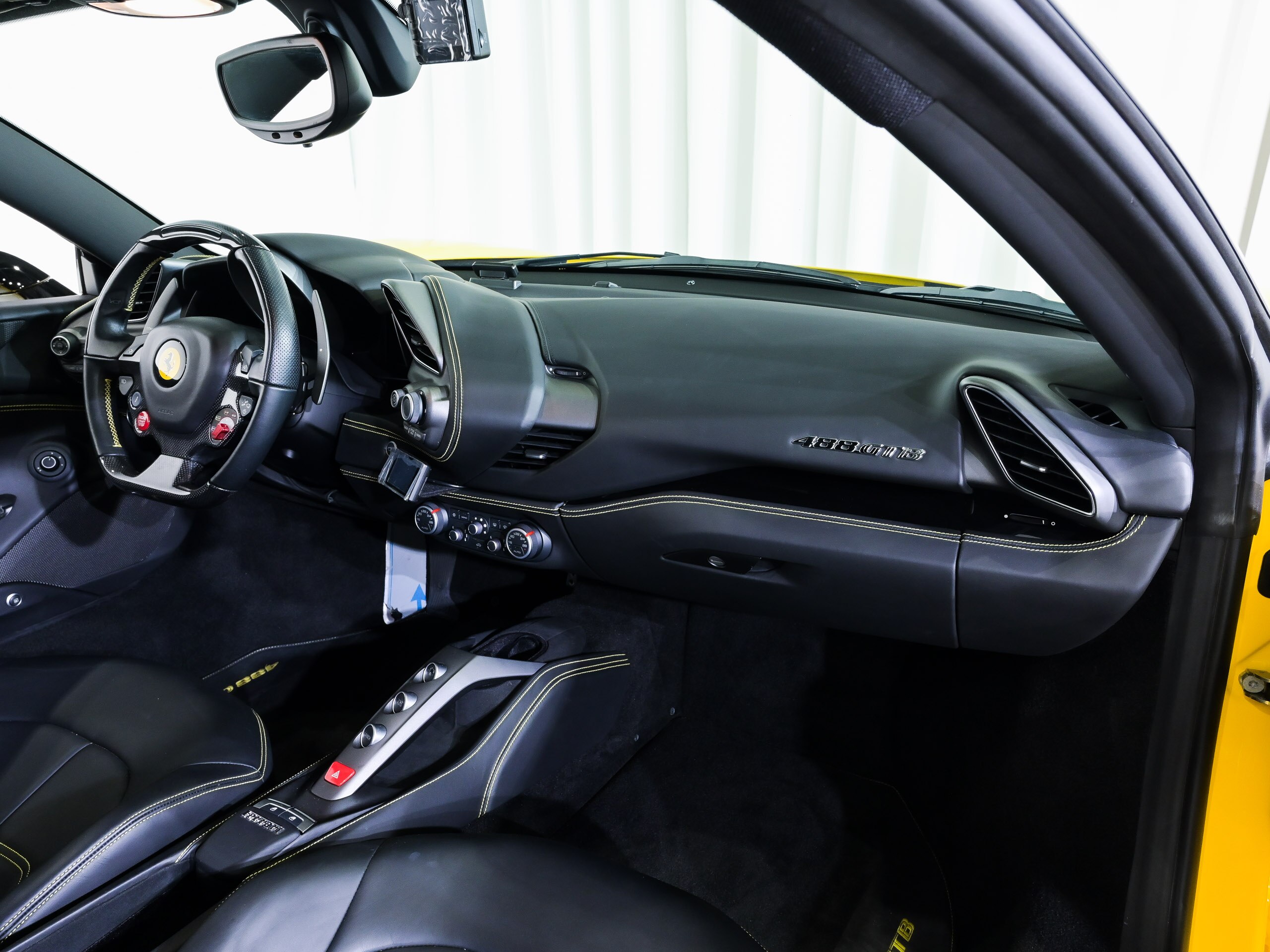 Ferrari 488GTB (photo: 11)