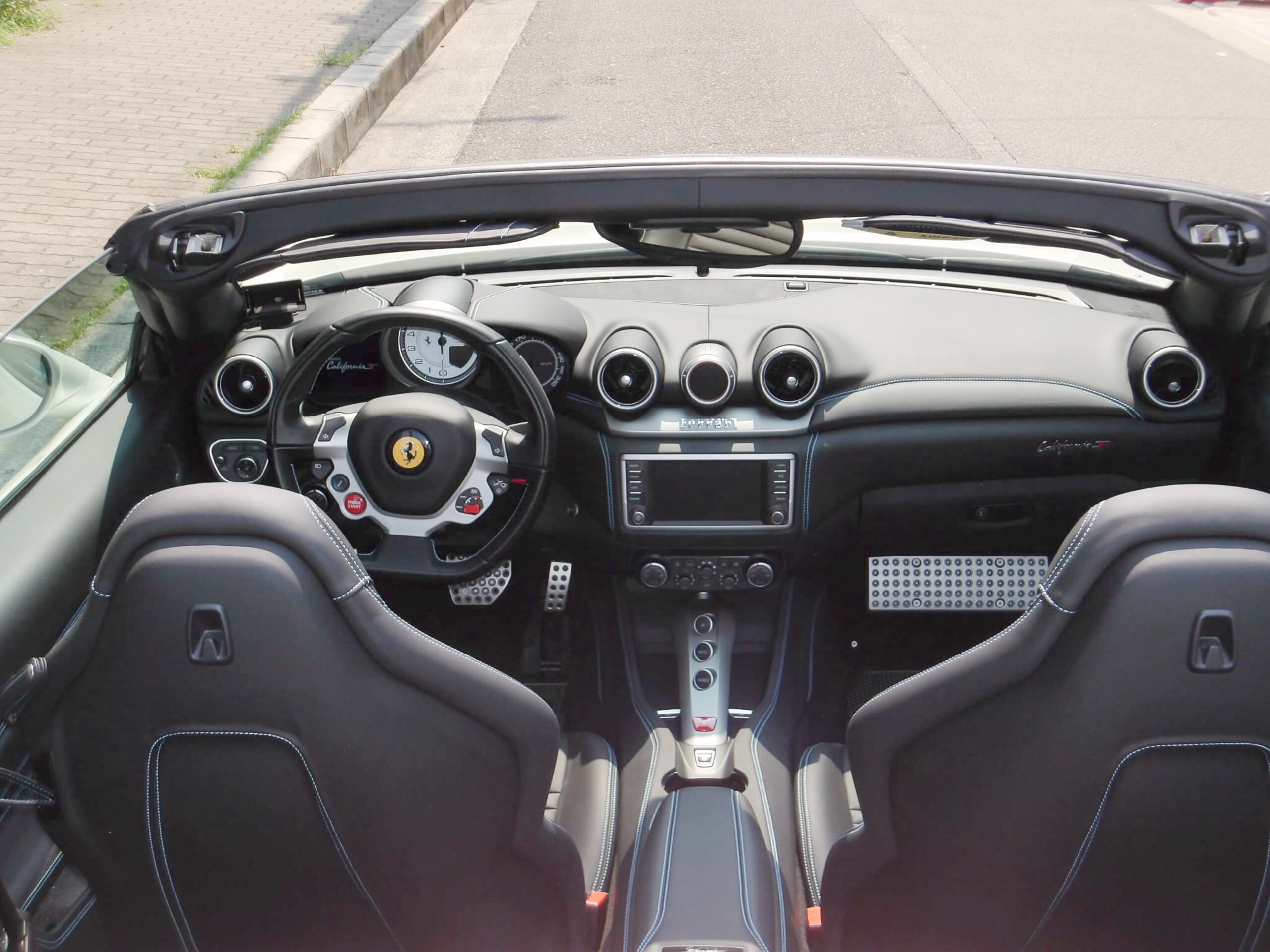 Ferrari California T 70th Anniversary Tailor Made Collection (photo: 14)