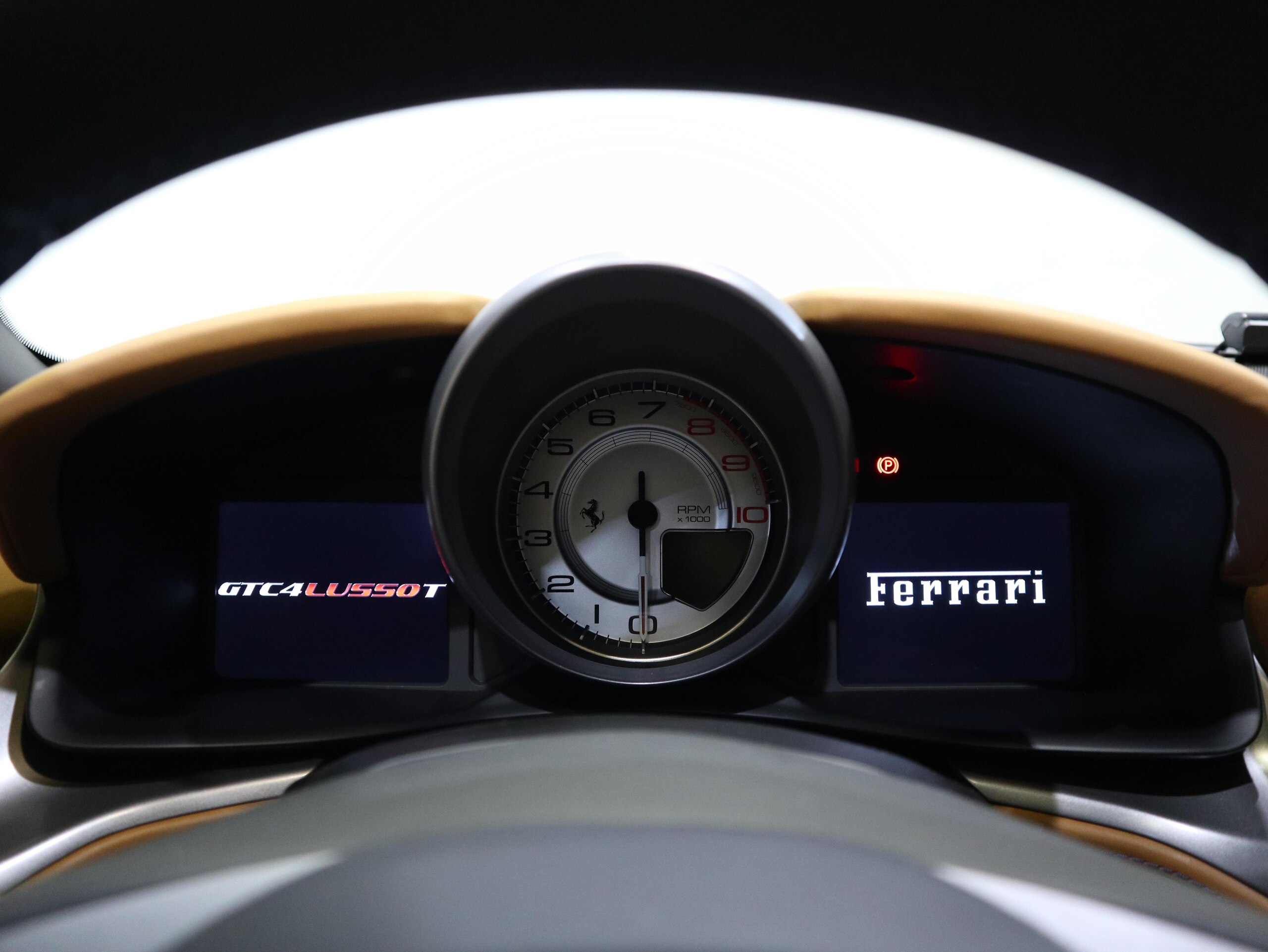 Ferrari GTC4Lusso T (photo: 11)