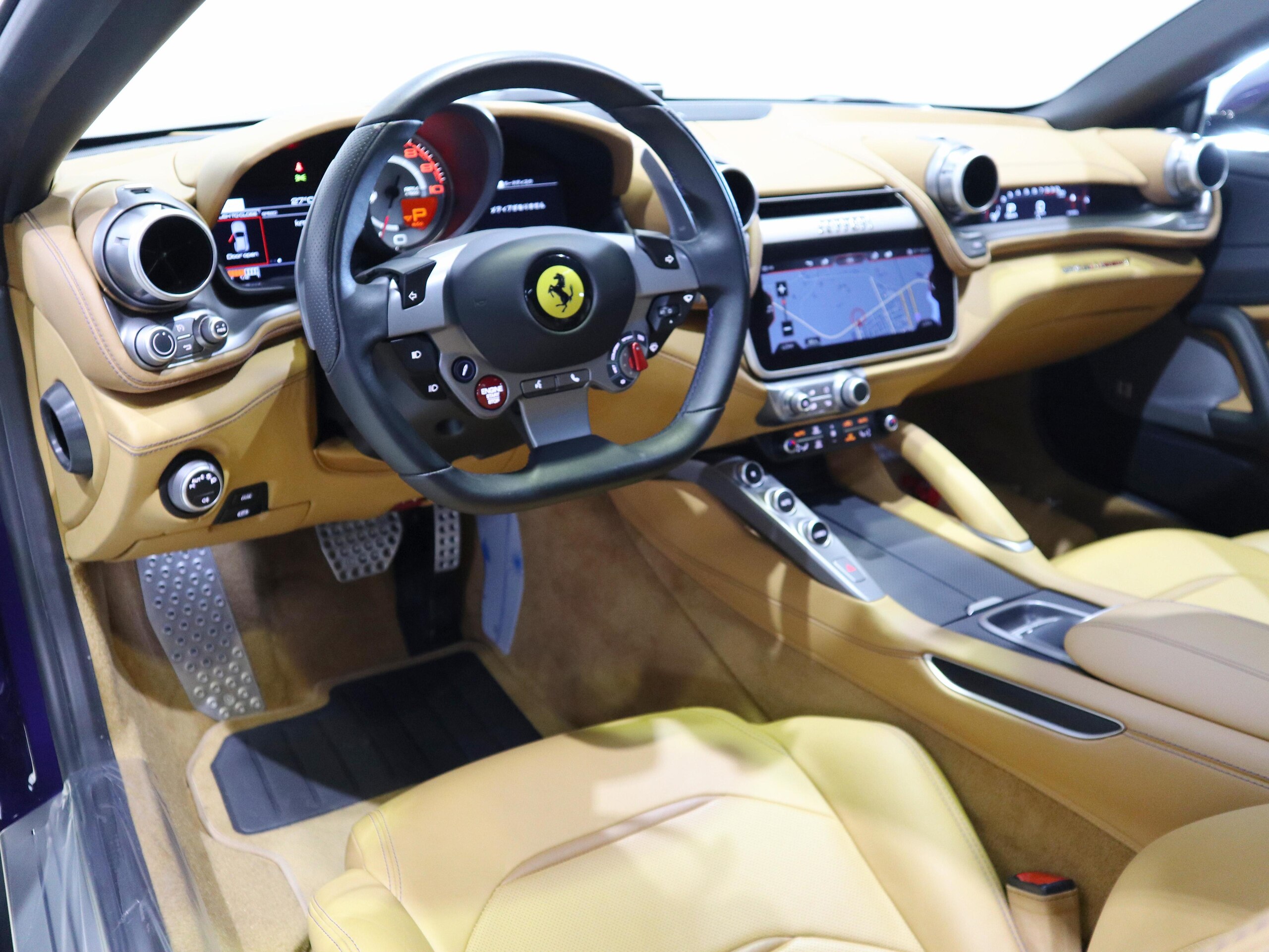 Ferrari GTC4Lusso T (photo: 6)