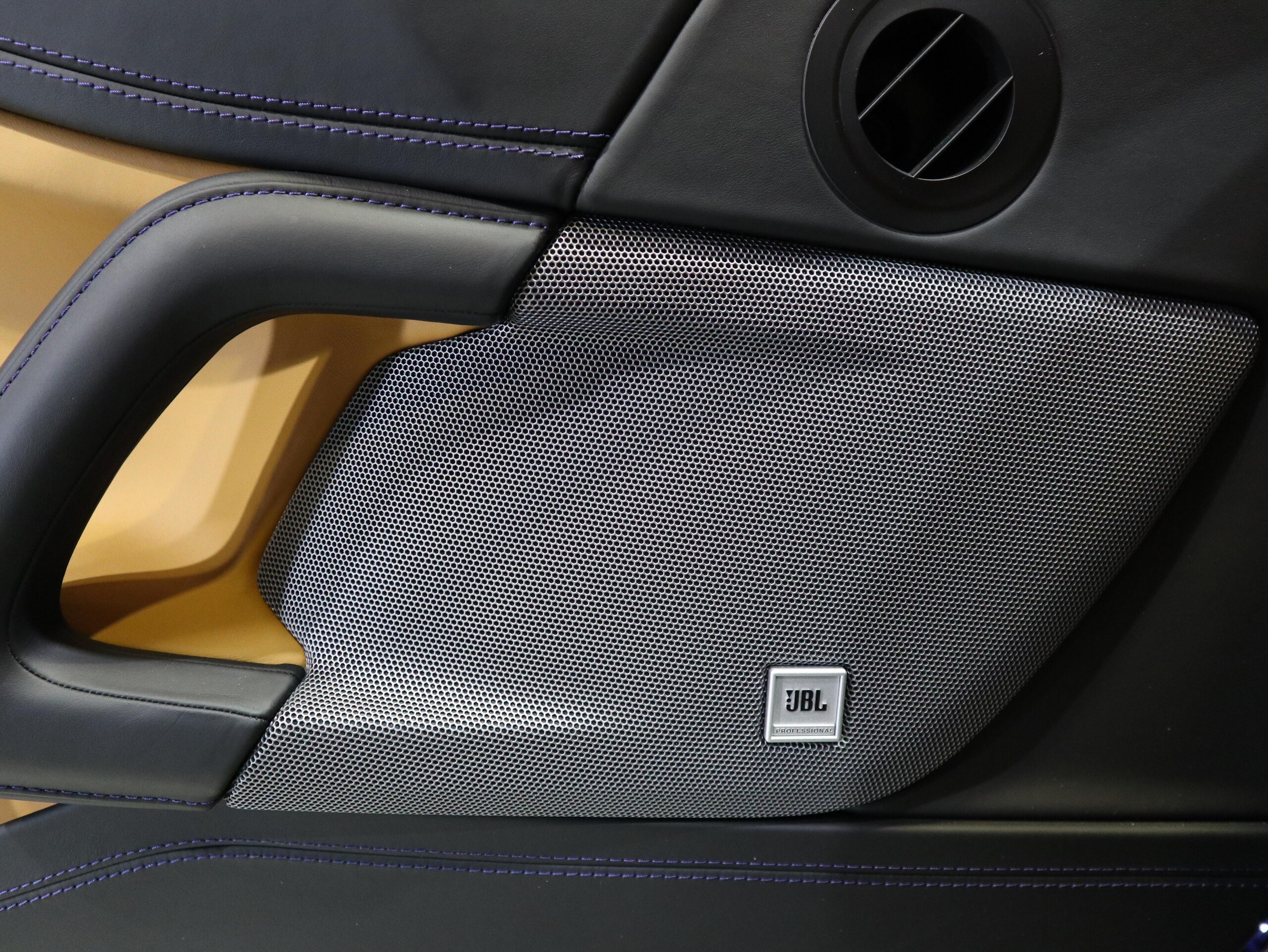 Ferrari GTC4Lusso T (photo: 9)