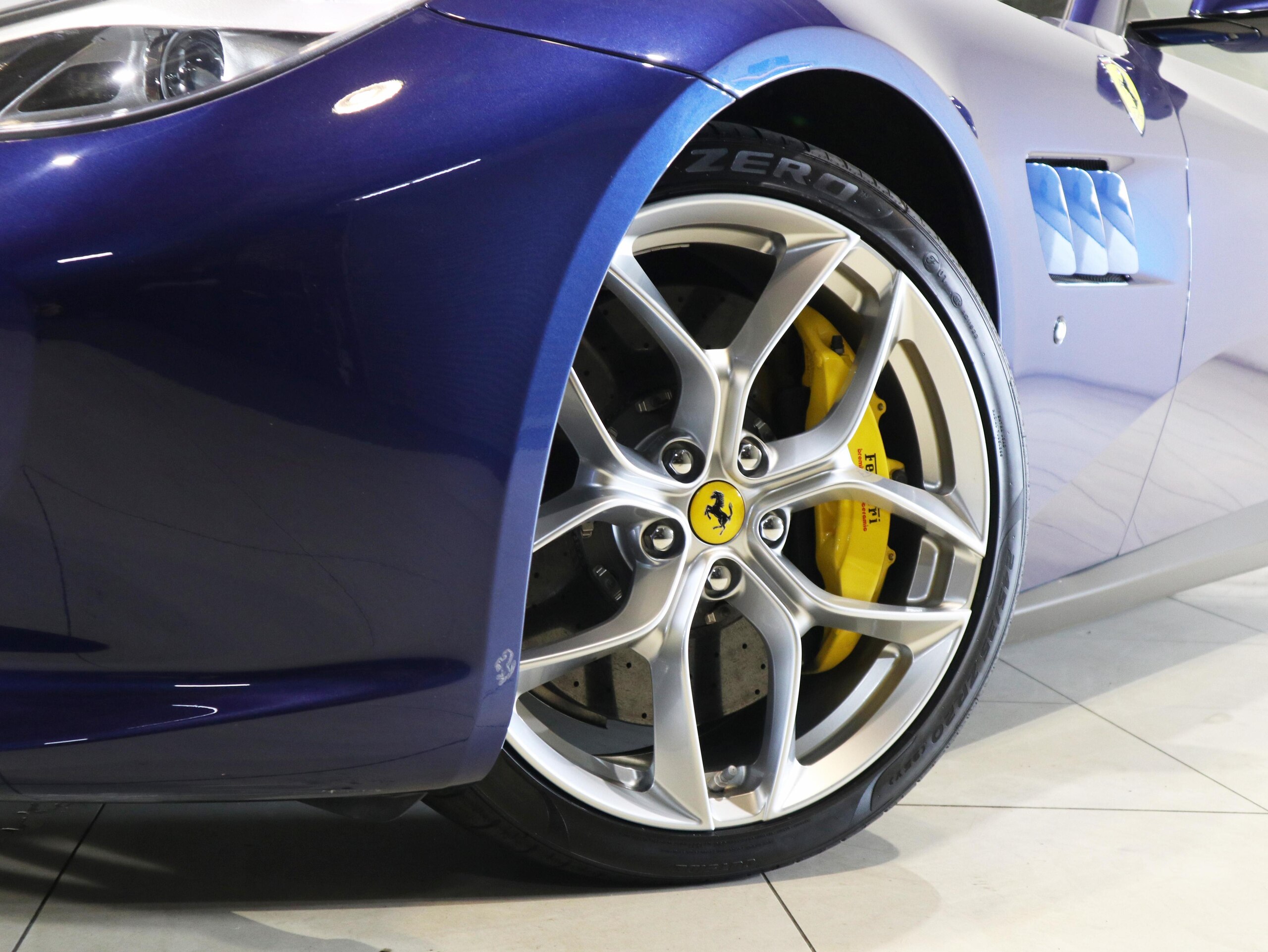 Ferrari GTC4Lusso T (photo: 17)