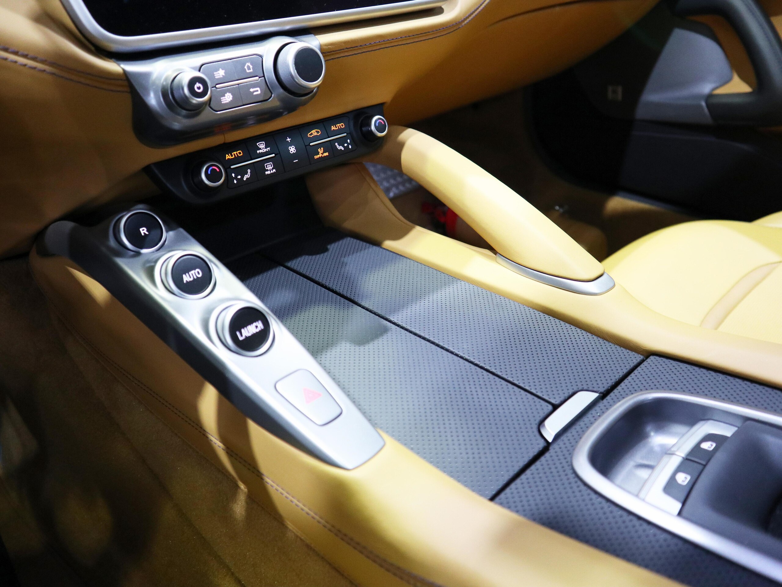 Ferrari GTC4Lusso T (photo: 13)