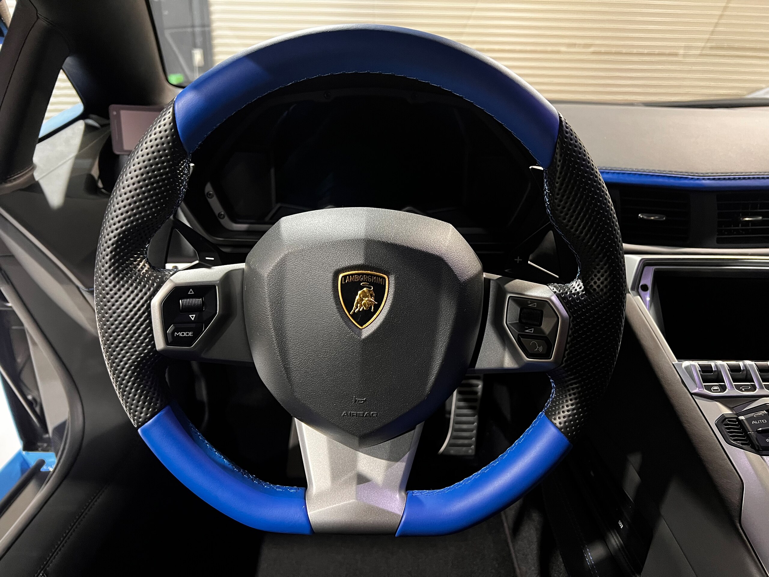 Lamborghini Aventador S (photo: 9)