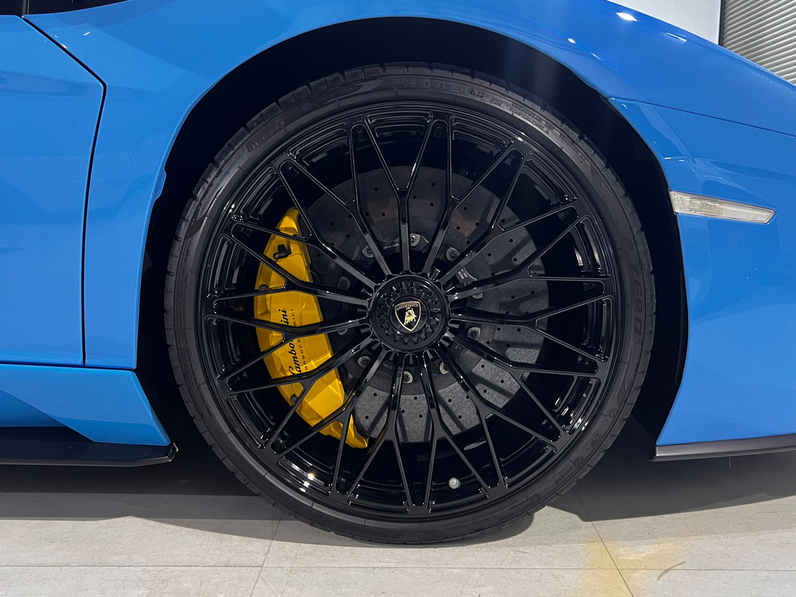 Lamborghini Aventador S (photo: 13)