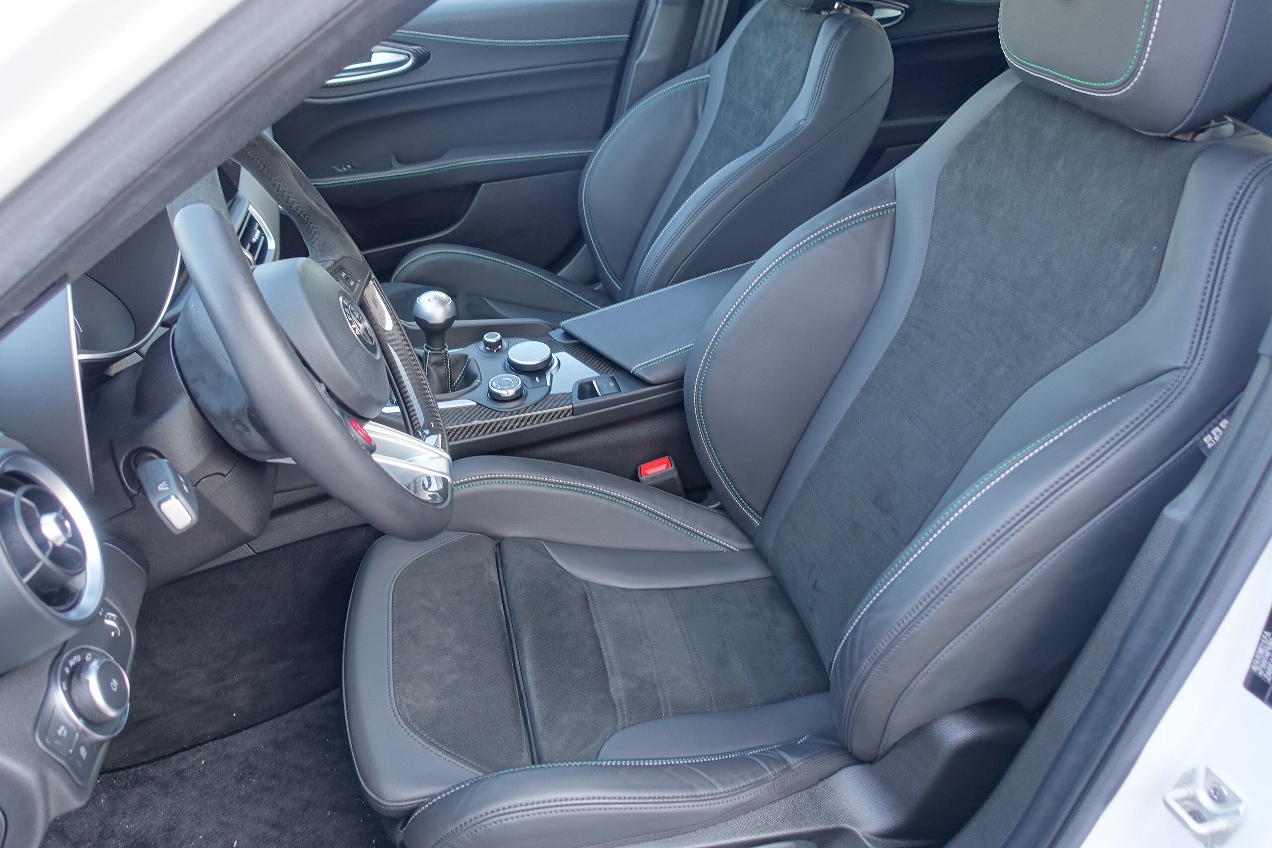 Alfa Romeo Giulia Quadrifoglio (photo: 9)