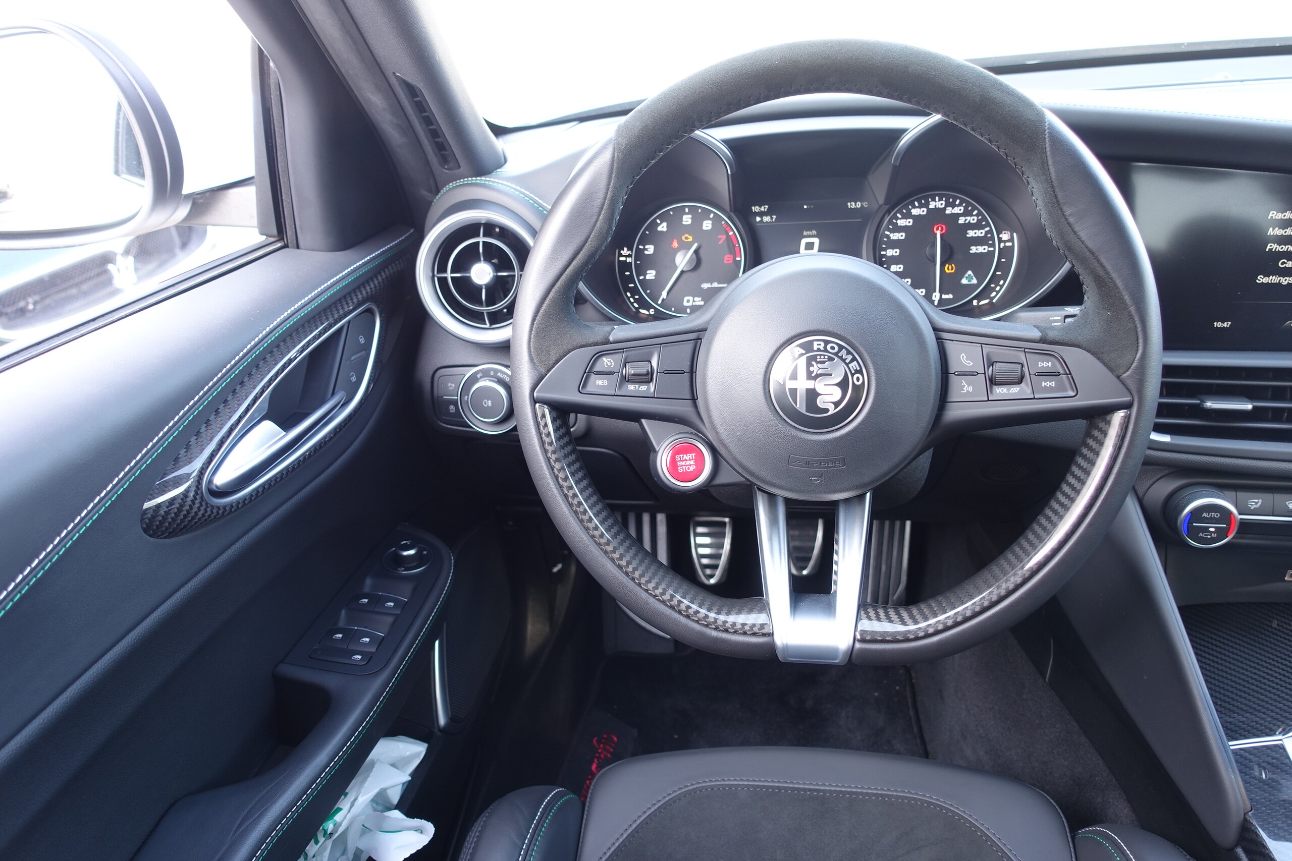 Alfa Romeo Giulia Quadrifoglio (photo: 10)