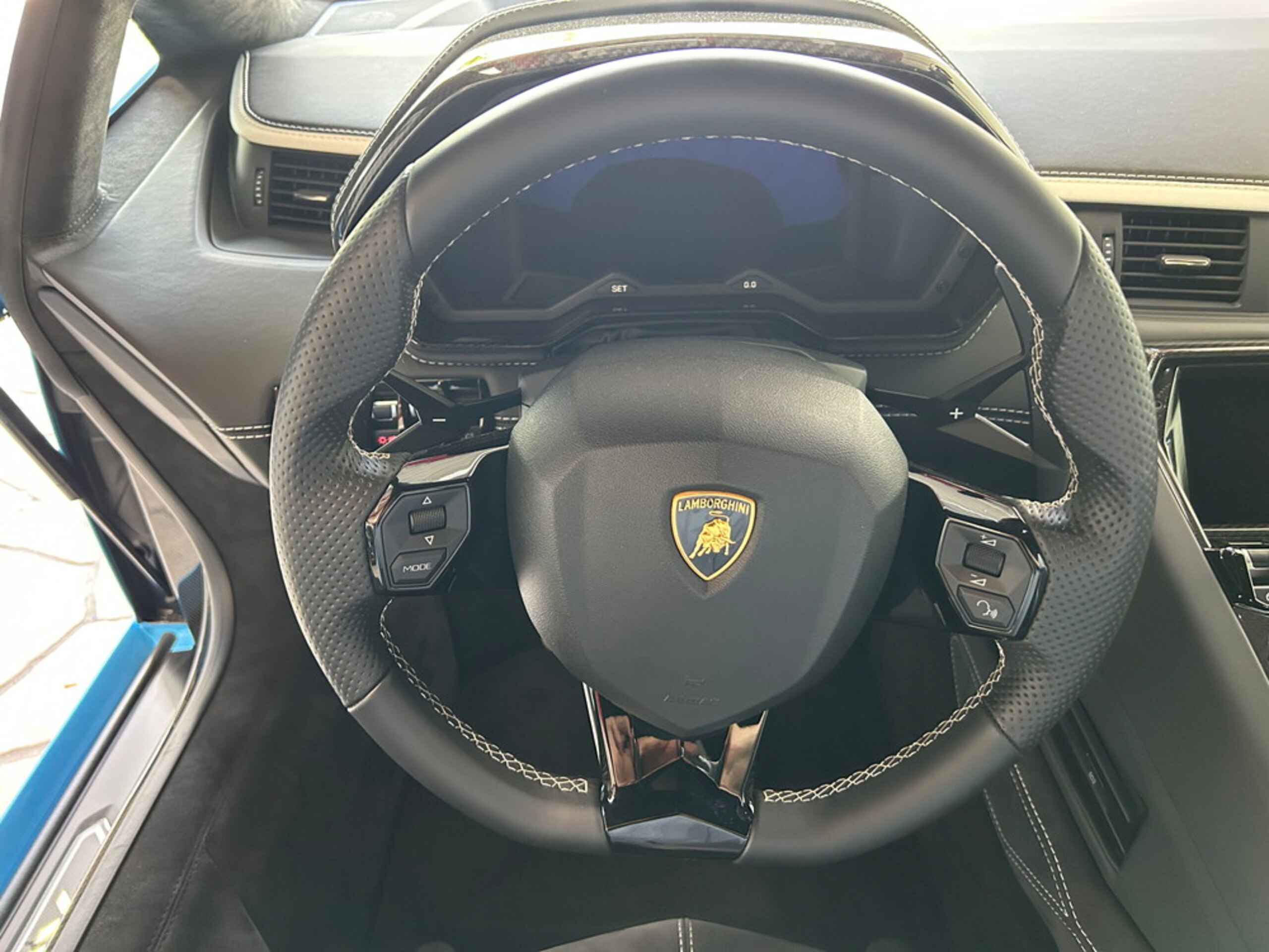 Lamborghini Aventador S (photo: 6)