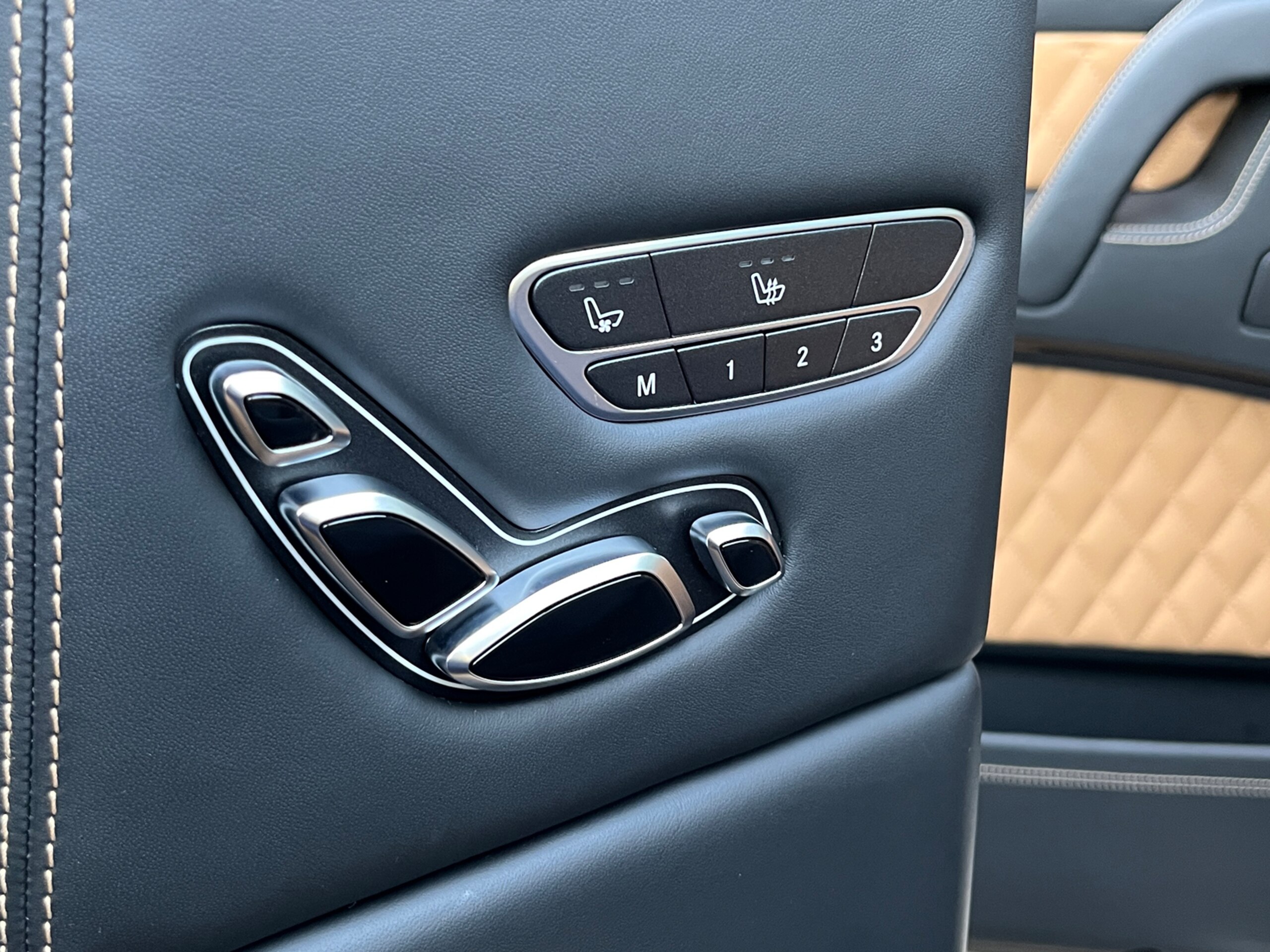 Mercedes Benz Maybach G650 Landaulet (photo: 11)