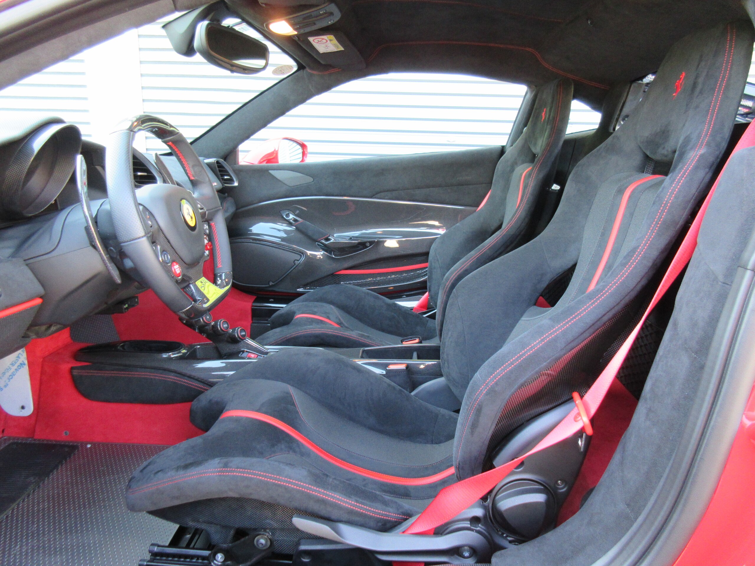 Ferrari 488 Pista (photo: 10)