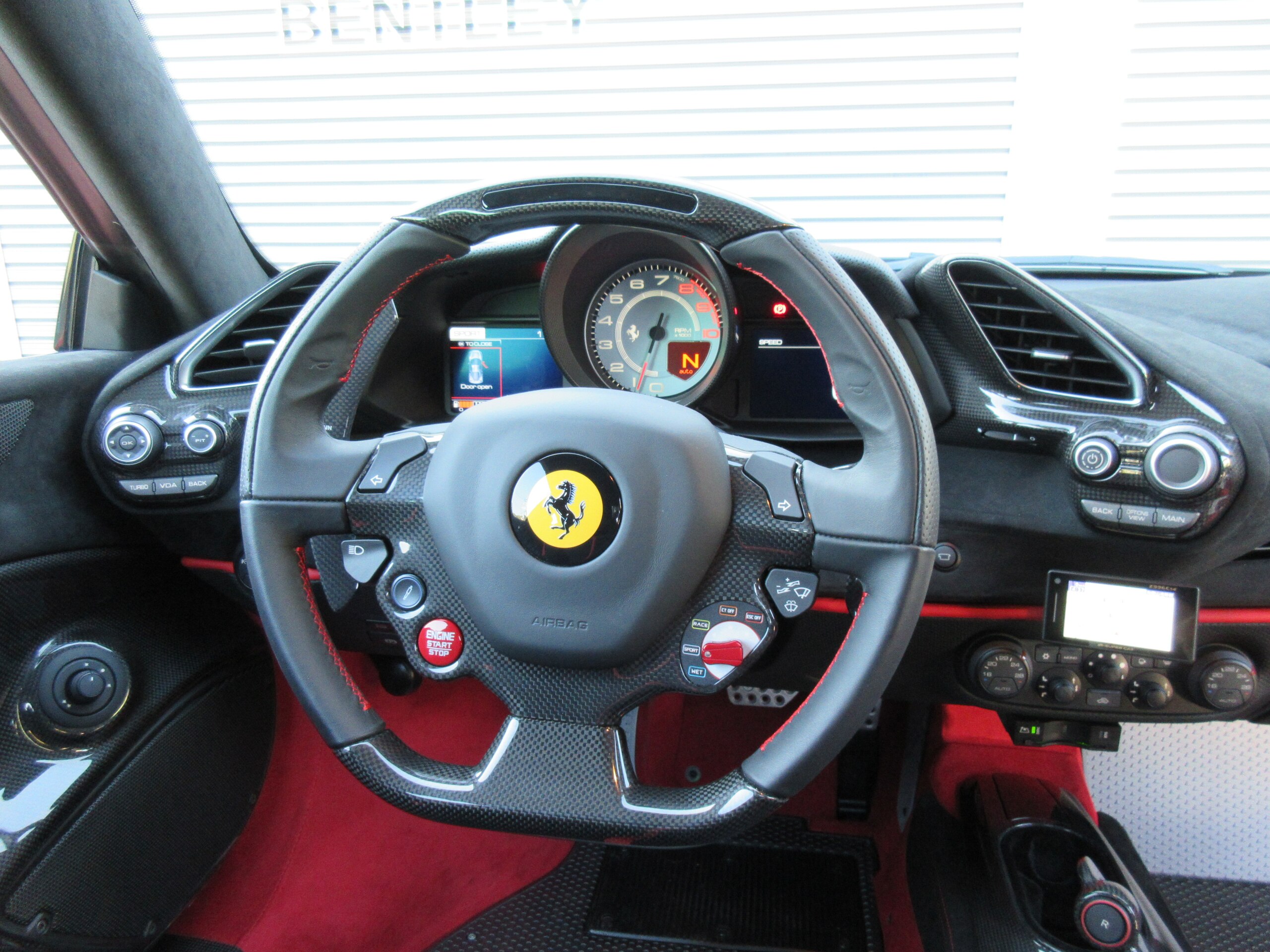 Ferrari 488 Pista (photo: 12)