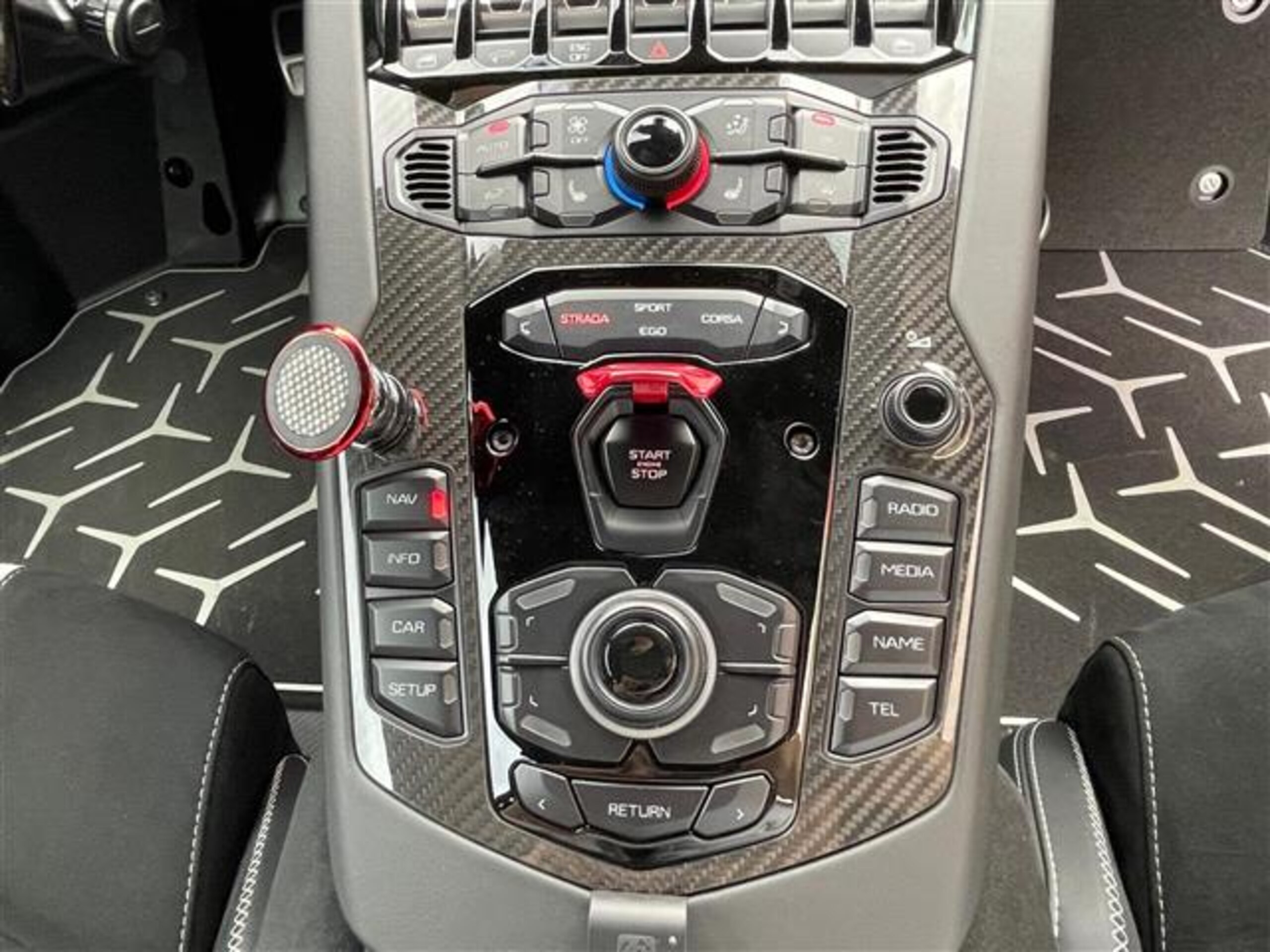 Lamborghini Aventador SVJ (photo: 15)