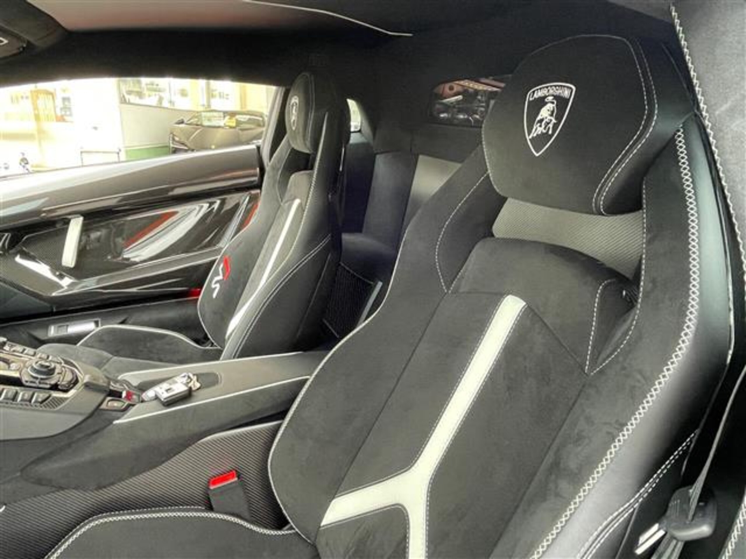 Lamborghini Aventador SVJ (photo: 9)