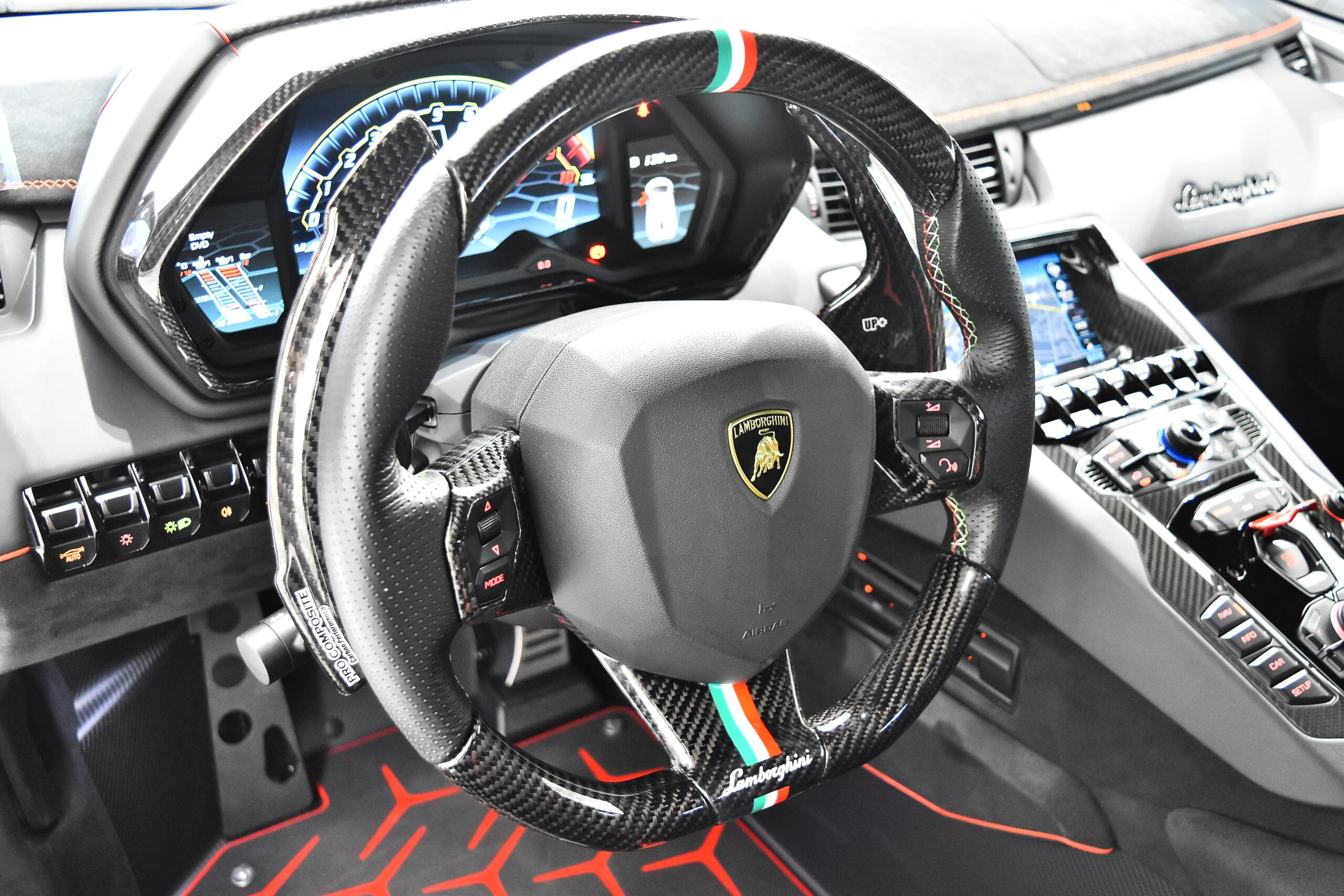 Lamborghini Aventador SVJ (photo: 9)