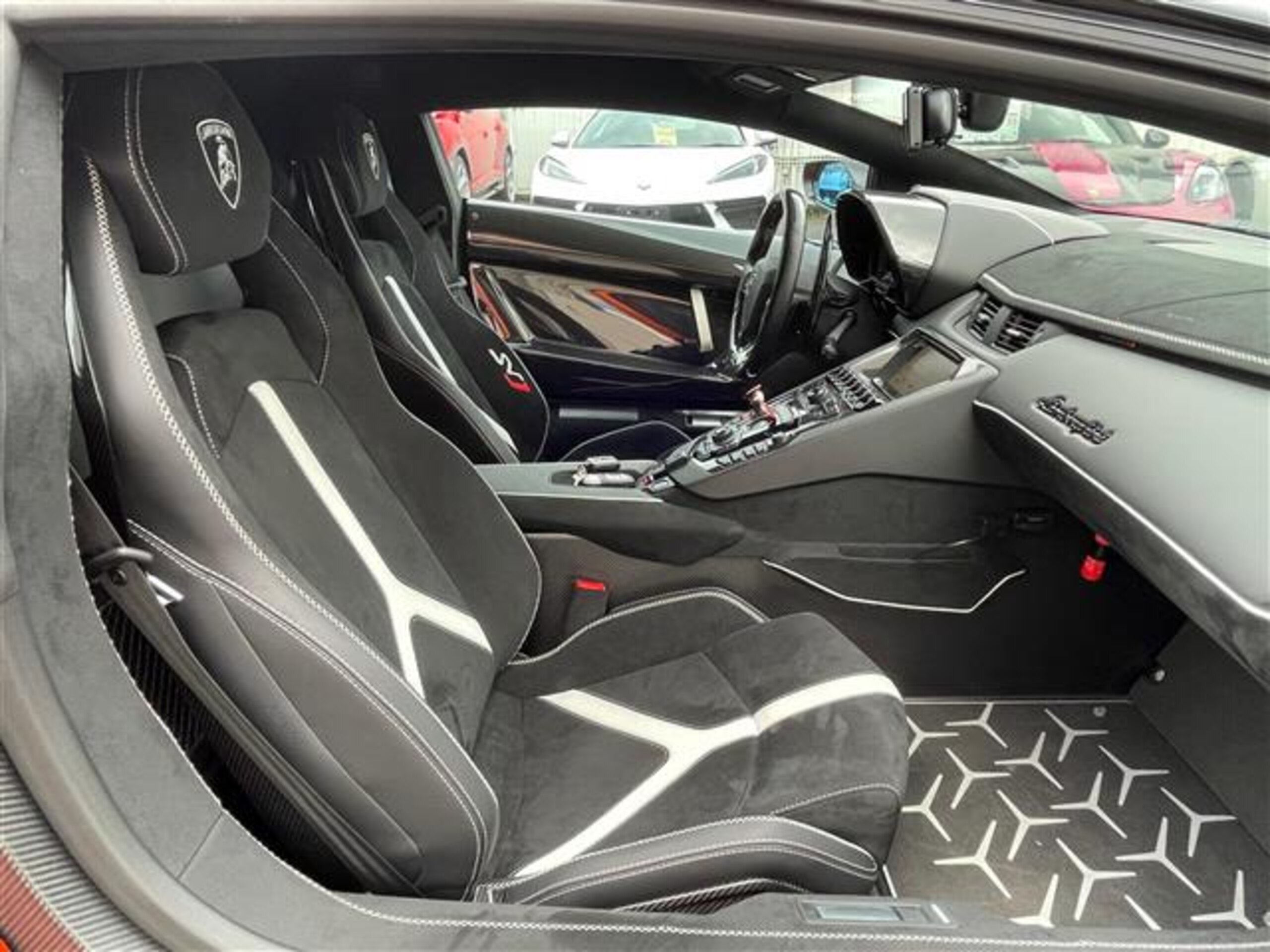 Lamborghini Aventador SVJ (photo: 16)