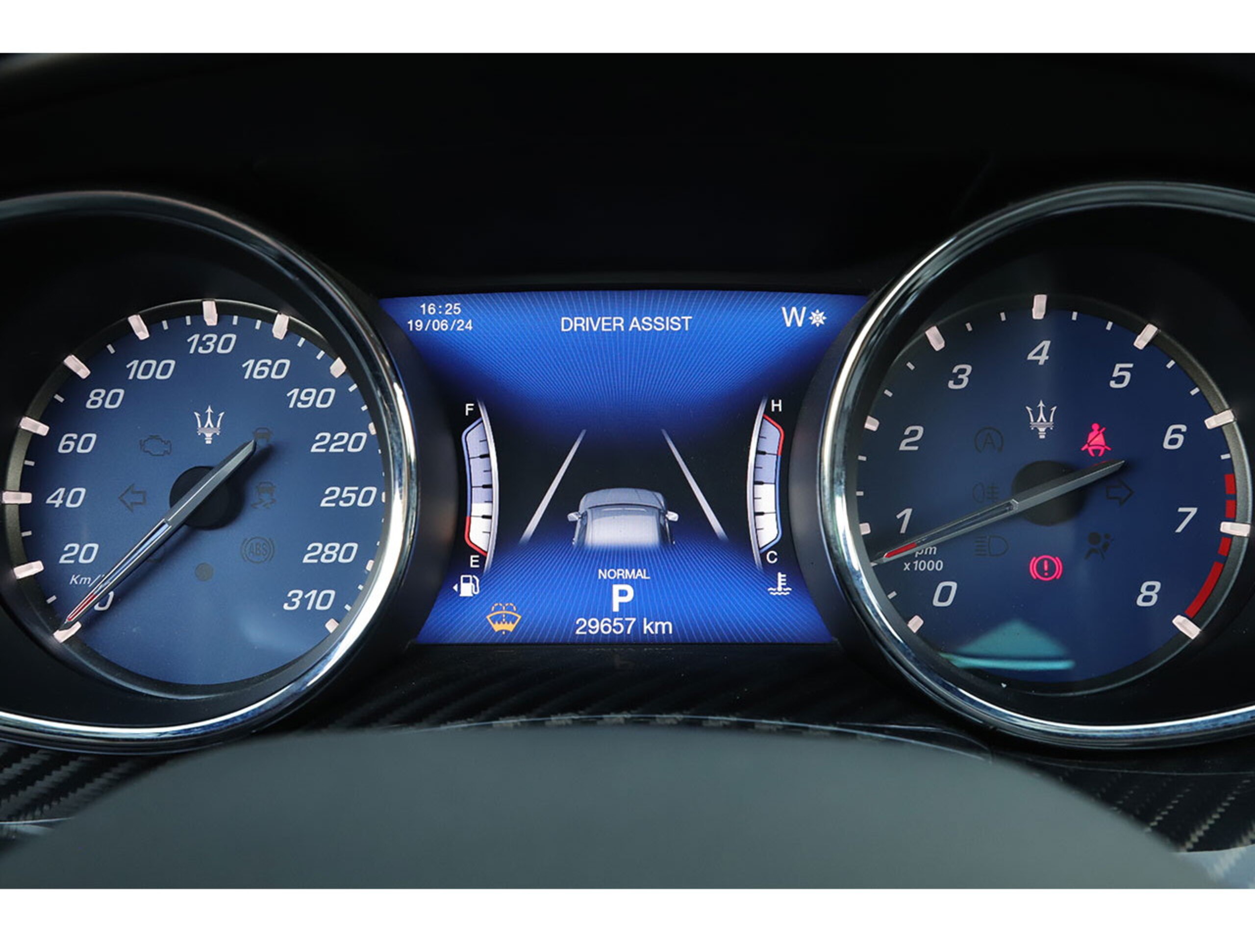 Maserati Quattroporte SQ4 (photo: 8)