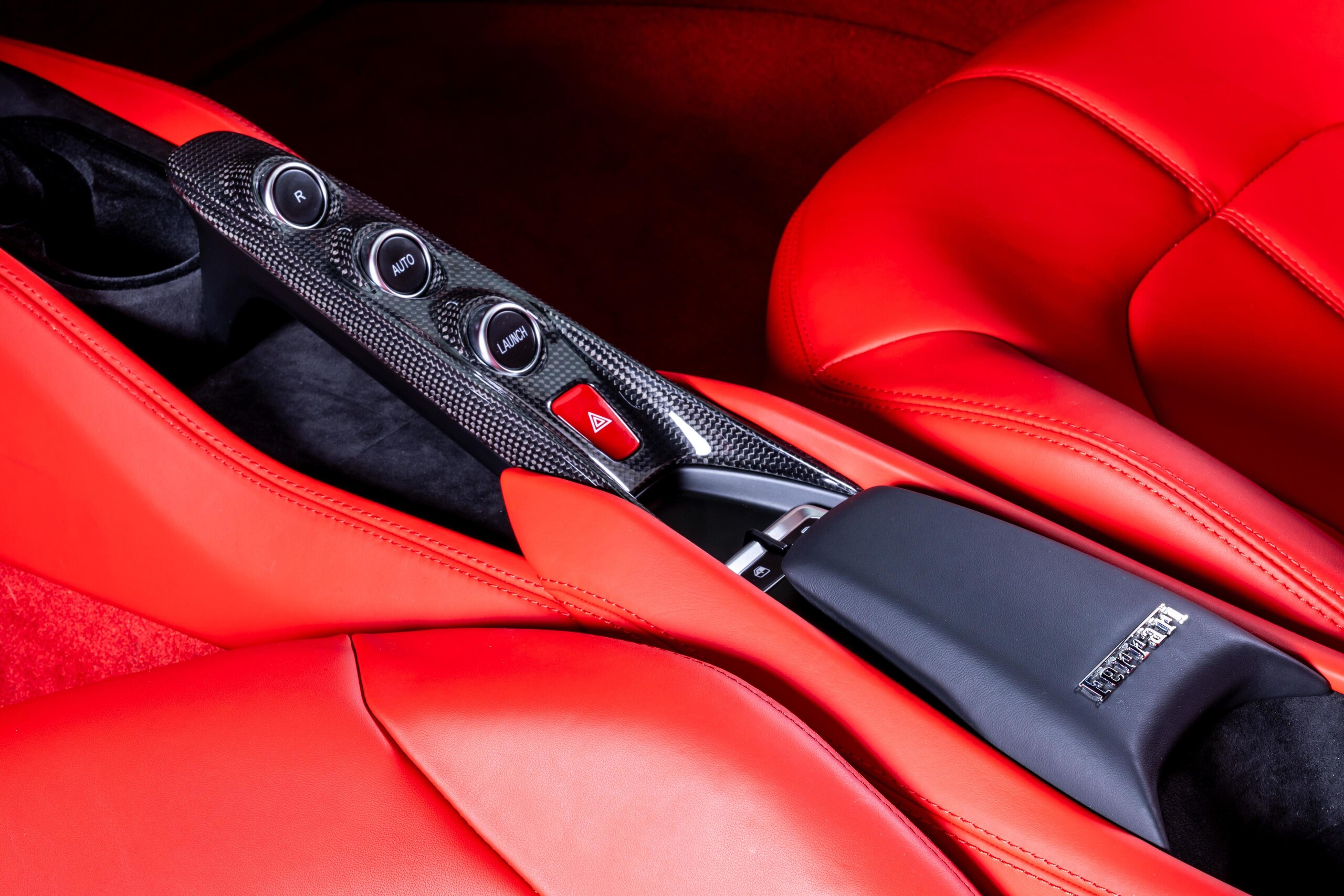 Ferrari F8 Tributo (photo: 13)