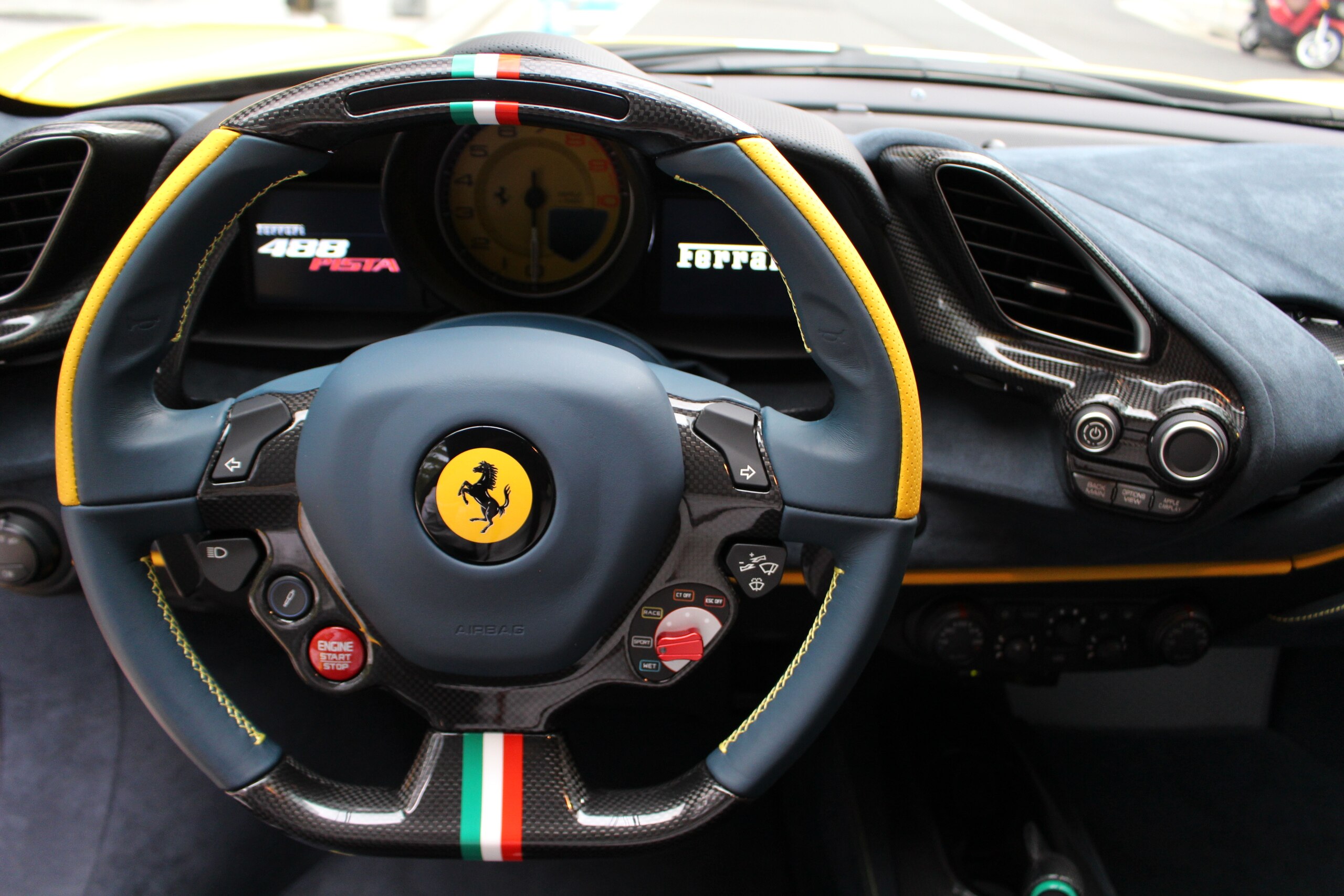 Ferrari 488 Pista (photo: 11)