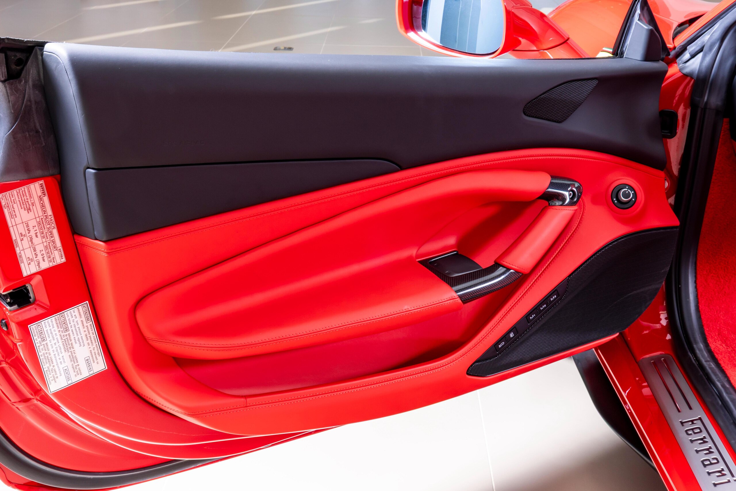 Ferrari F8 Tributo (photo: 7)