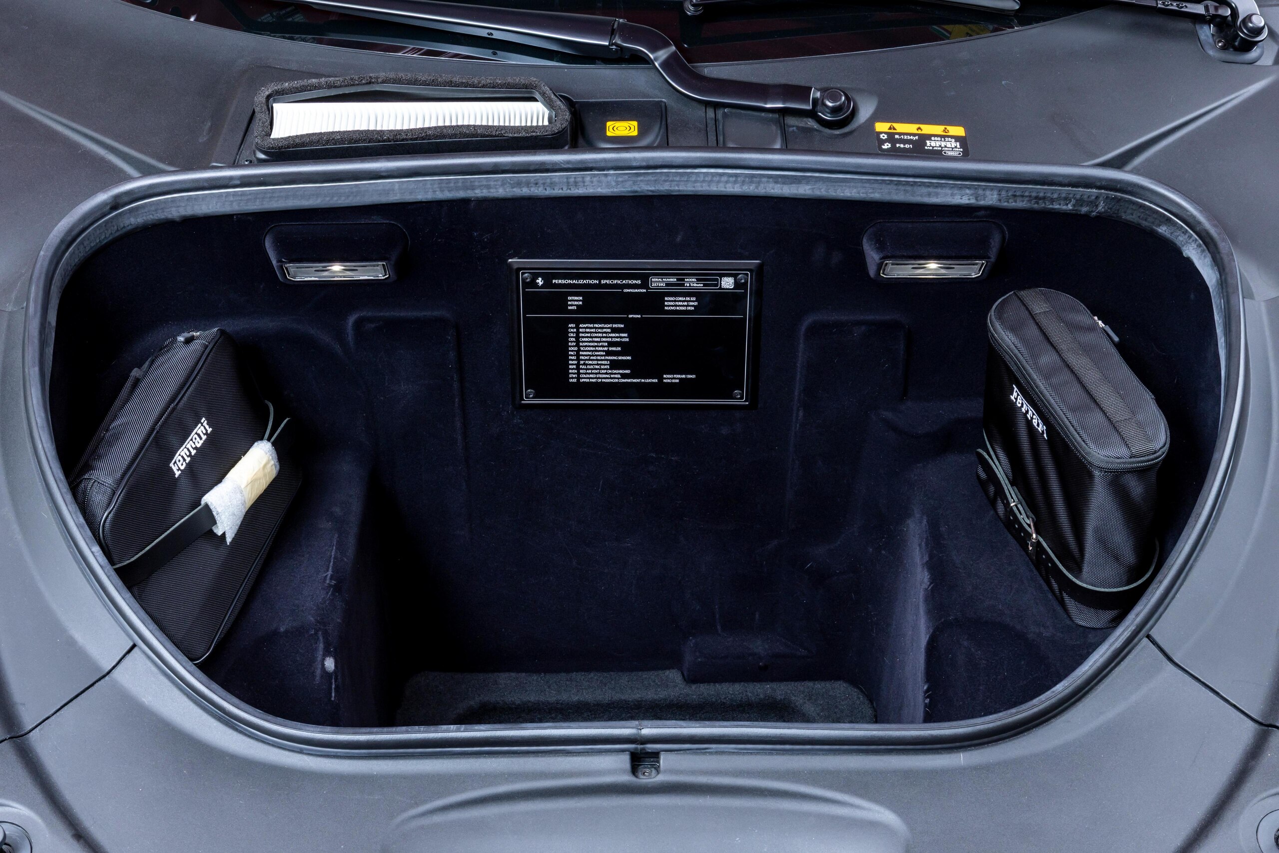 Ferrari F8 Tributo (photo: 19)