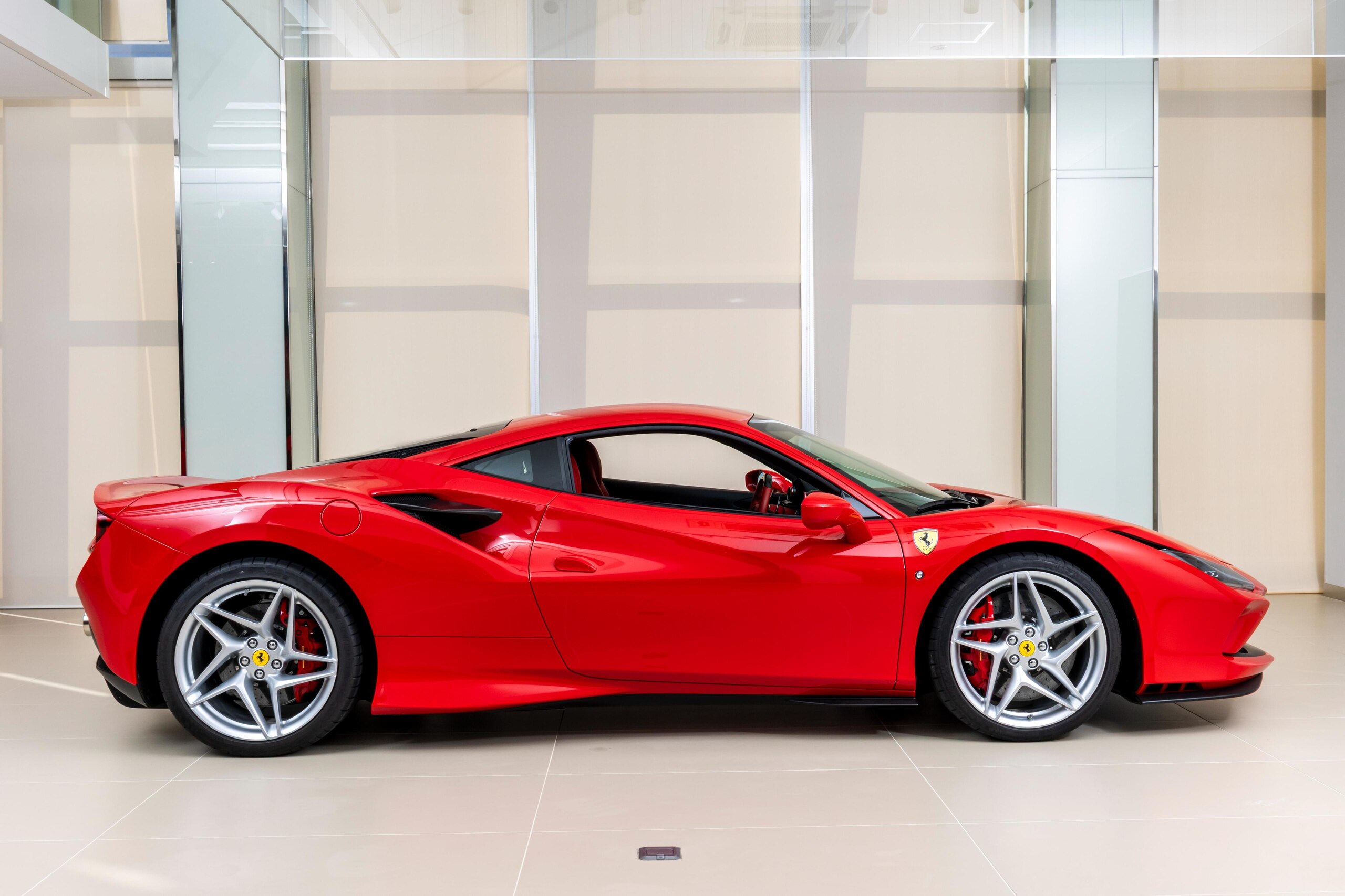 Ferrari F8 Tributo (photo: 6)