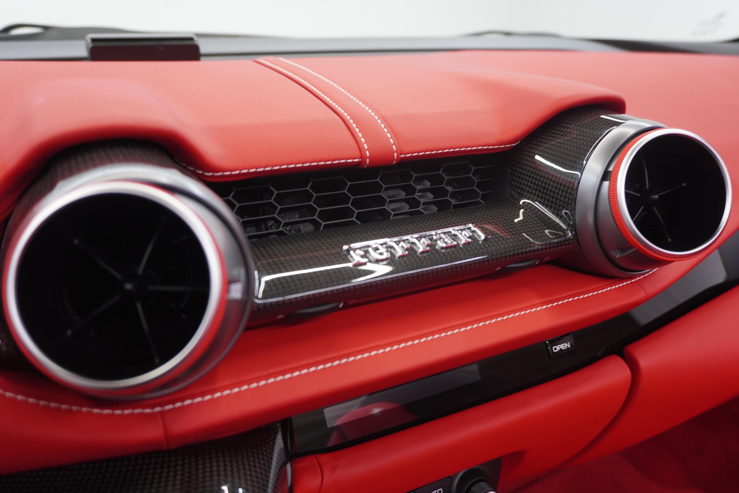 Ferrari 812GTS (photo: 14)