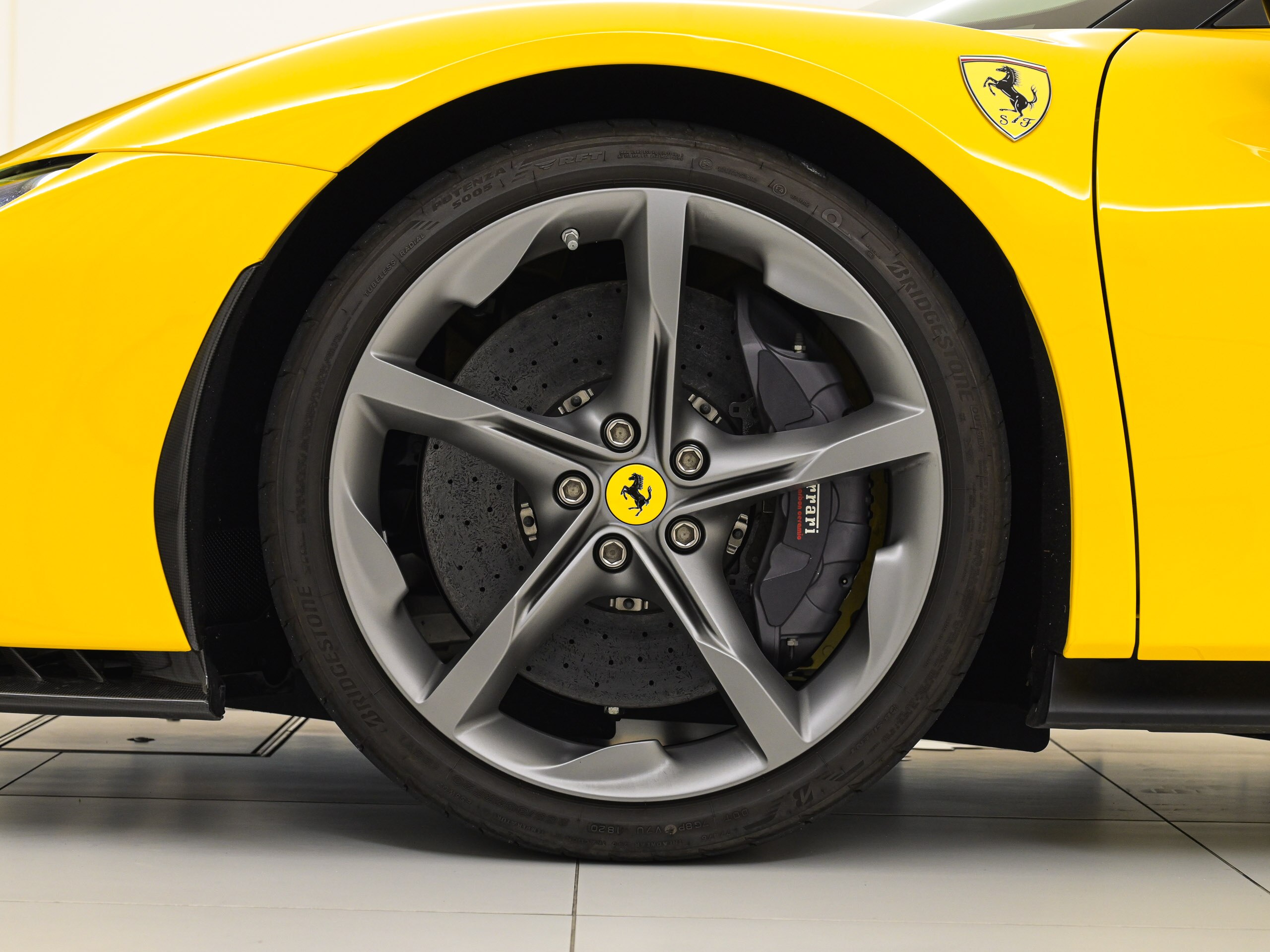 Ferrari SF90 Stradale (photo: 11)