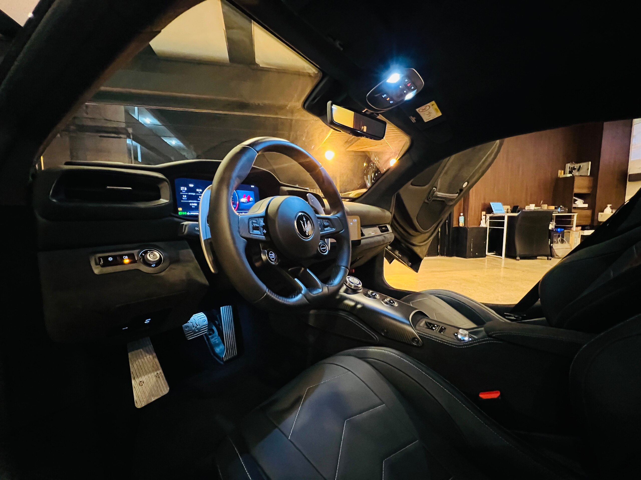 Maserati MC20 (photo: 8)