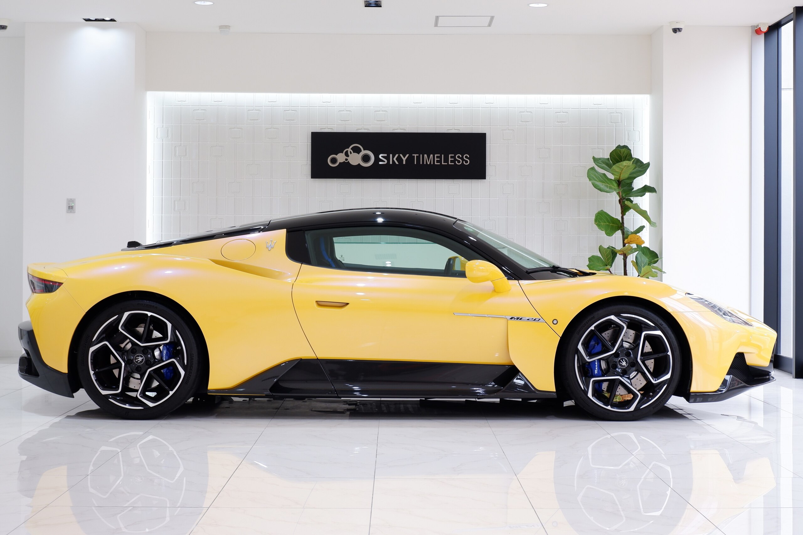 Maserati MC20 (photo: 2)