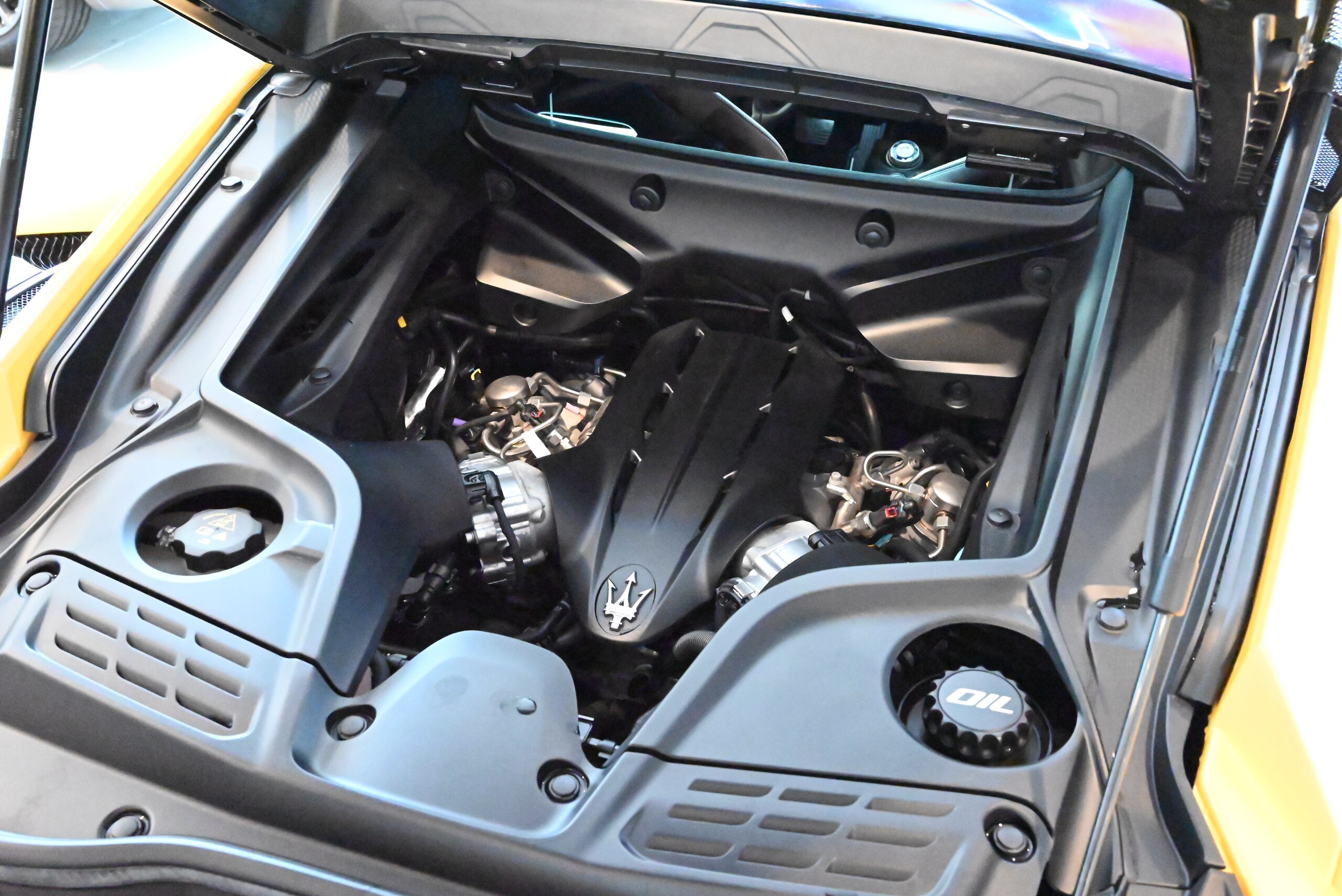 Maserati MC20 (photo: 22)