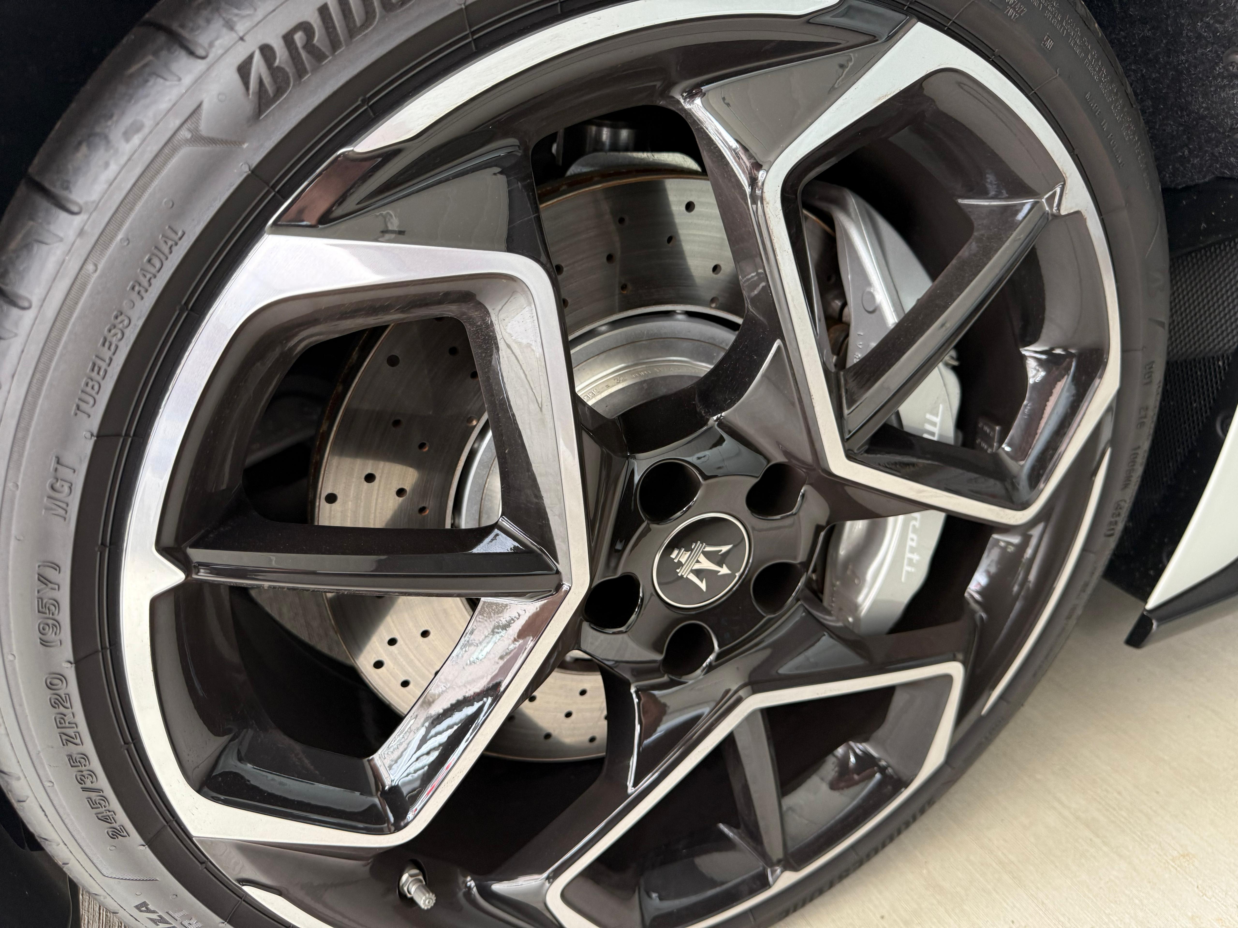 Maserati MC20 (photo: 15)