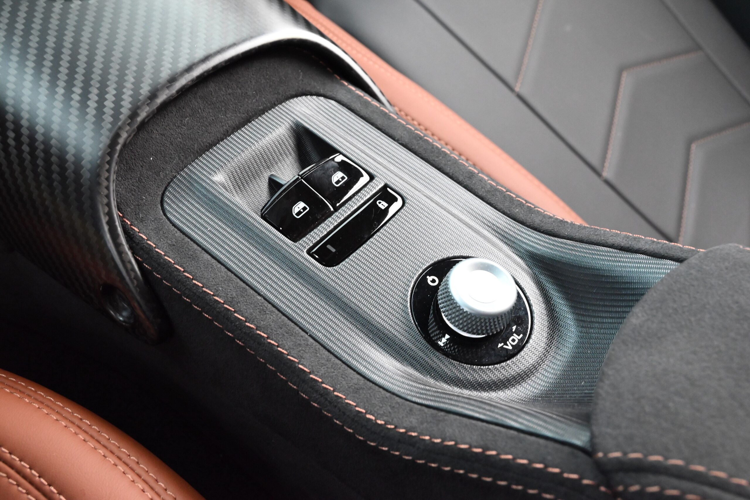 Maserati MC20 (photo: 15)