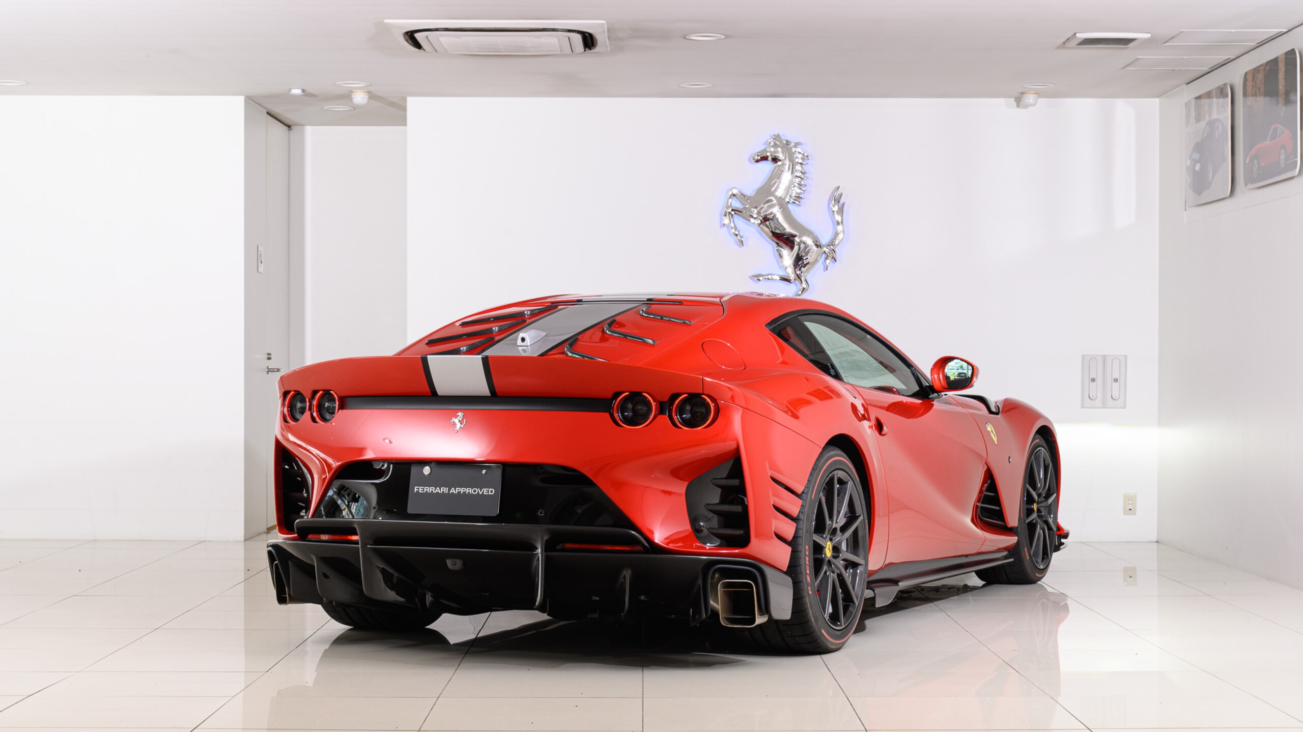 Ferrari 812 Competizione (photo: 2)