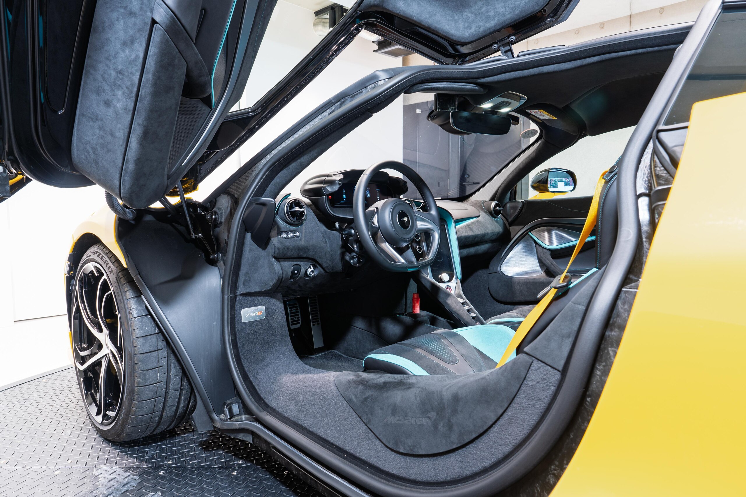 McLaren 750S (photo: 9)