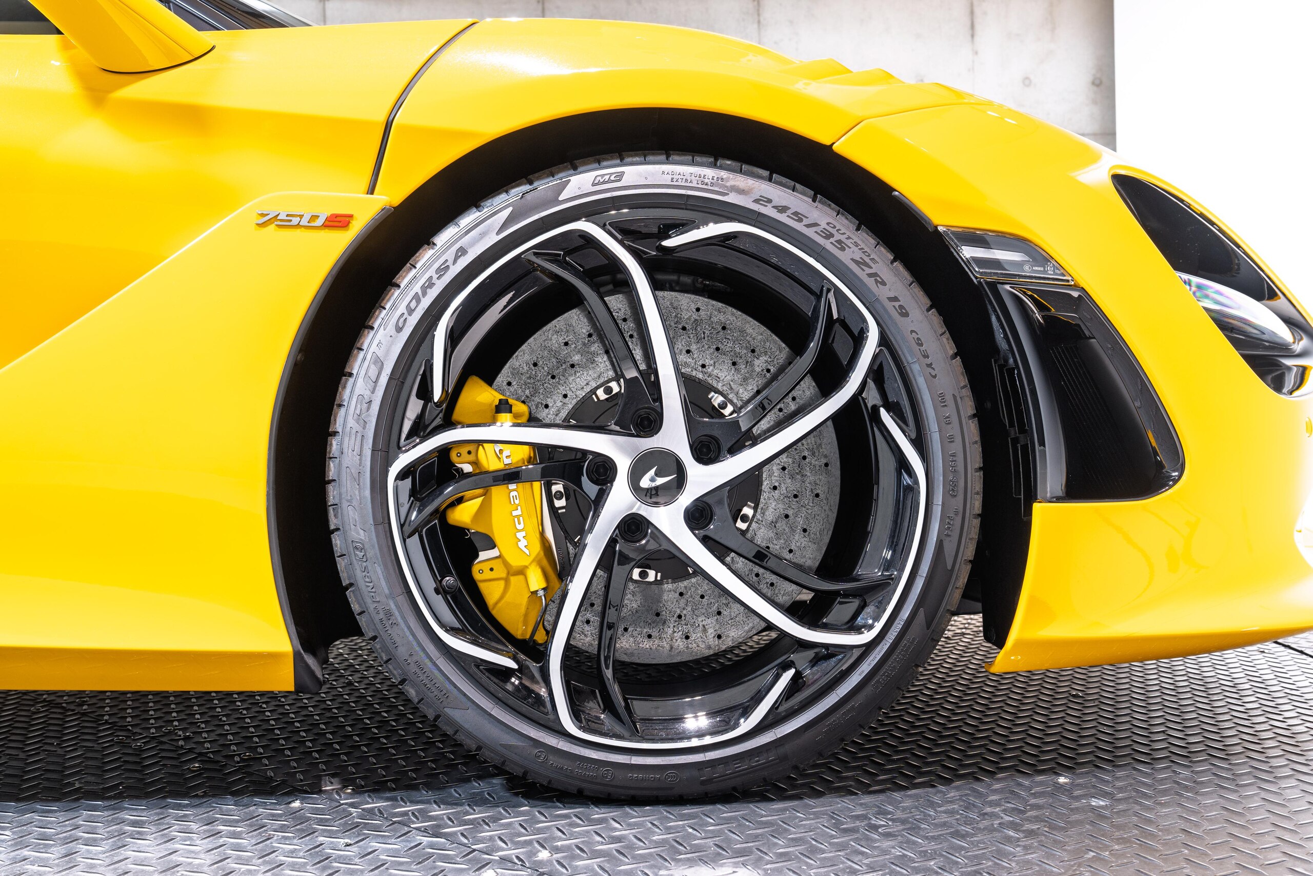 McLaren 750S (photo: 17)