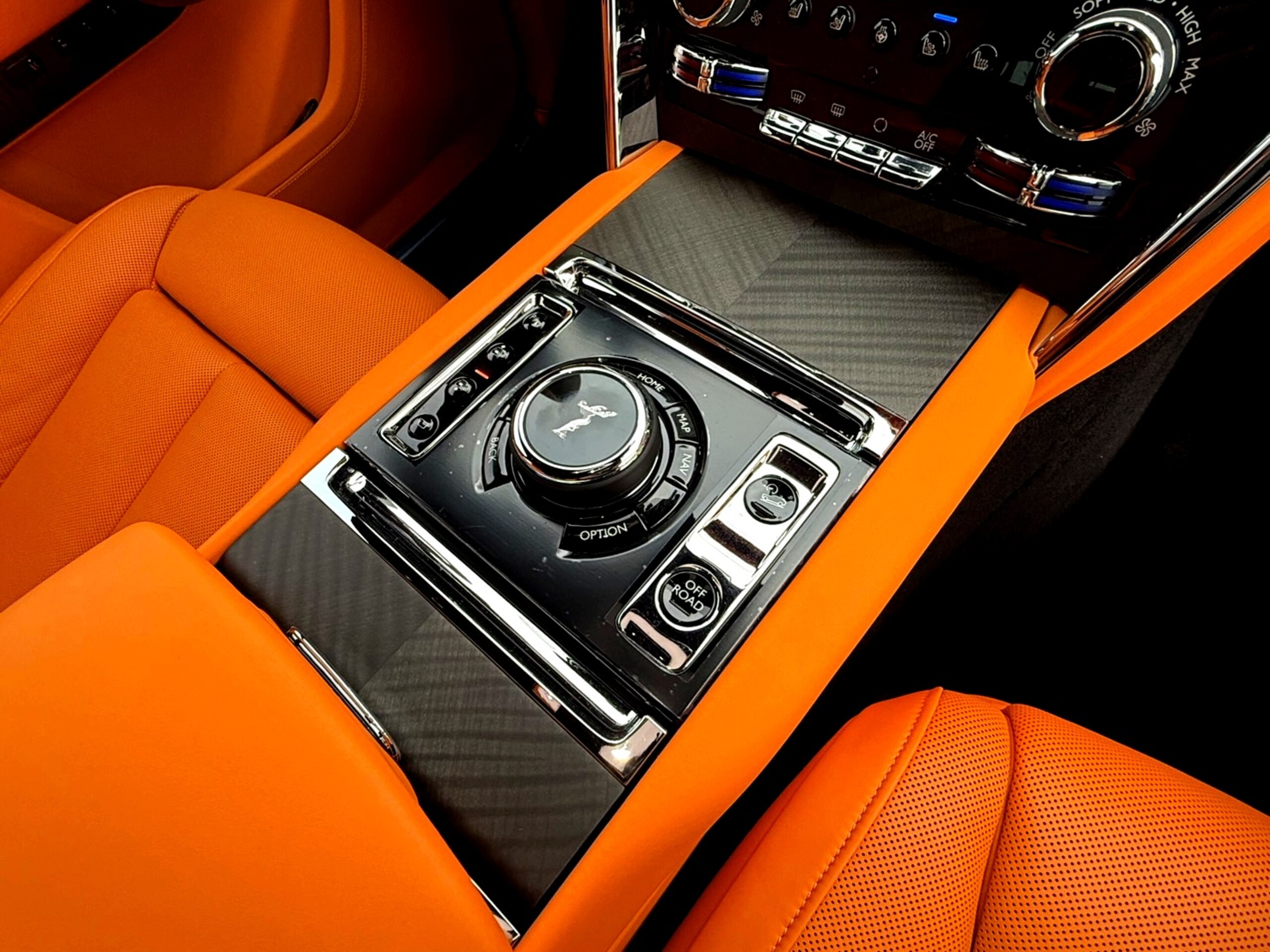 Rolls-Royce Cullinan (photo: 16)