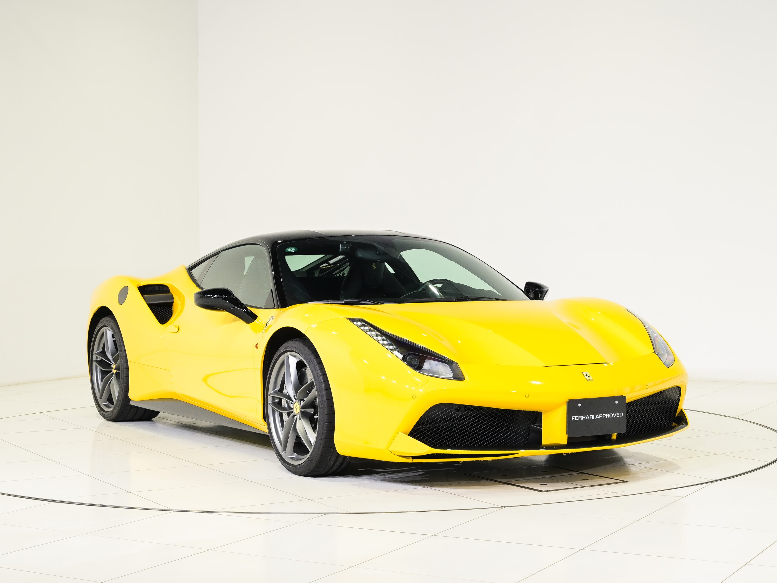Ferrari 488GTB (photo: 2)