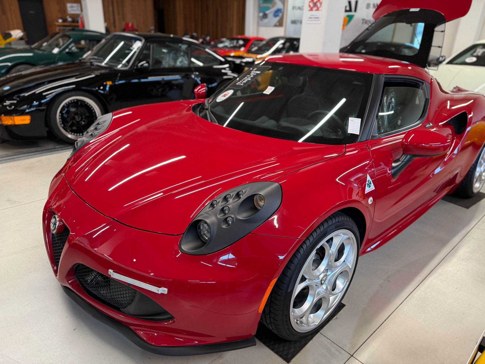 Alfa Romeo 4C (photo: 1)