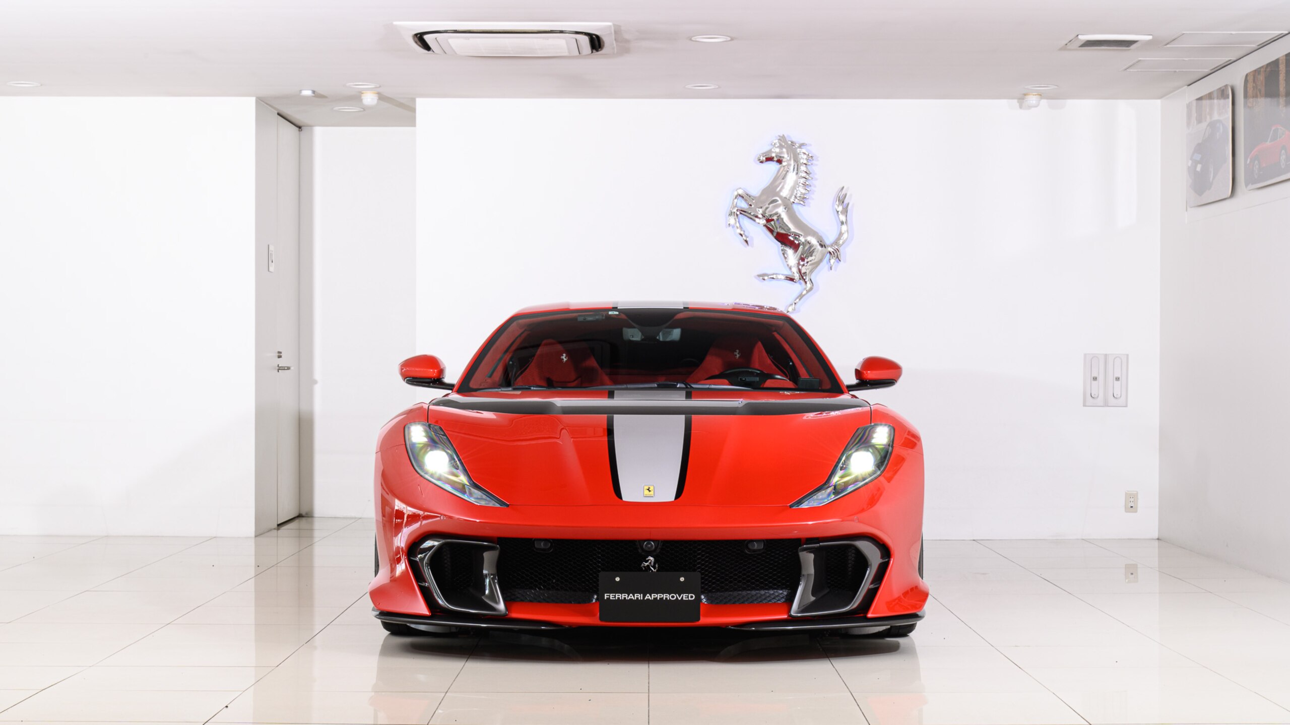 Ferrari 812 Competizione (photo: 1)