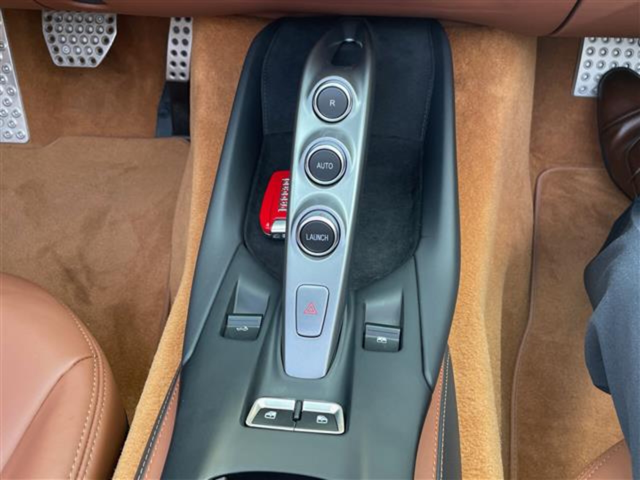 Ferrari 812GTS (photo: 12)