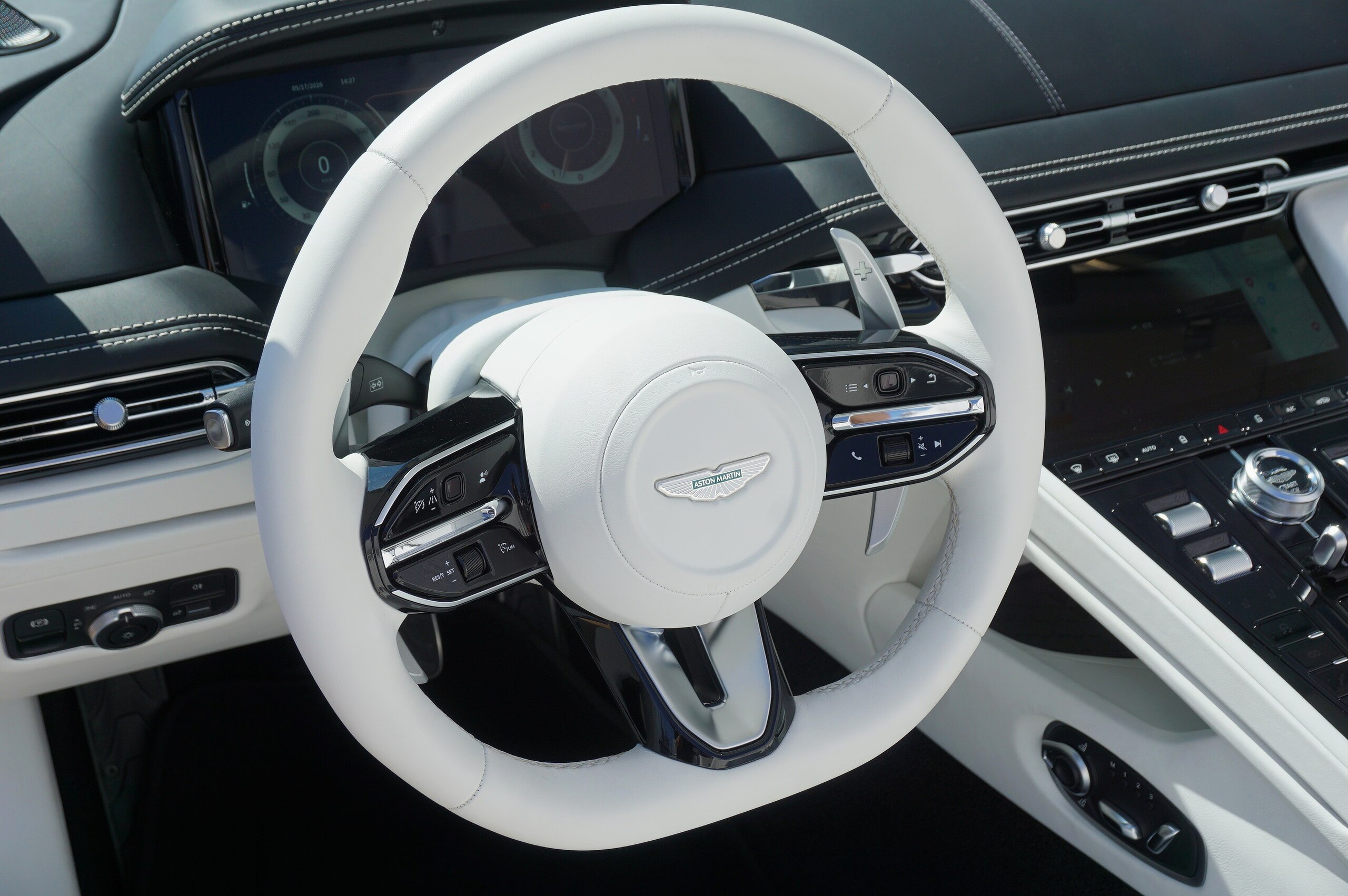 Aston Martin DB12 Volante 2024 for sale from Japan - image 17