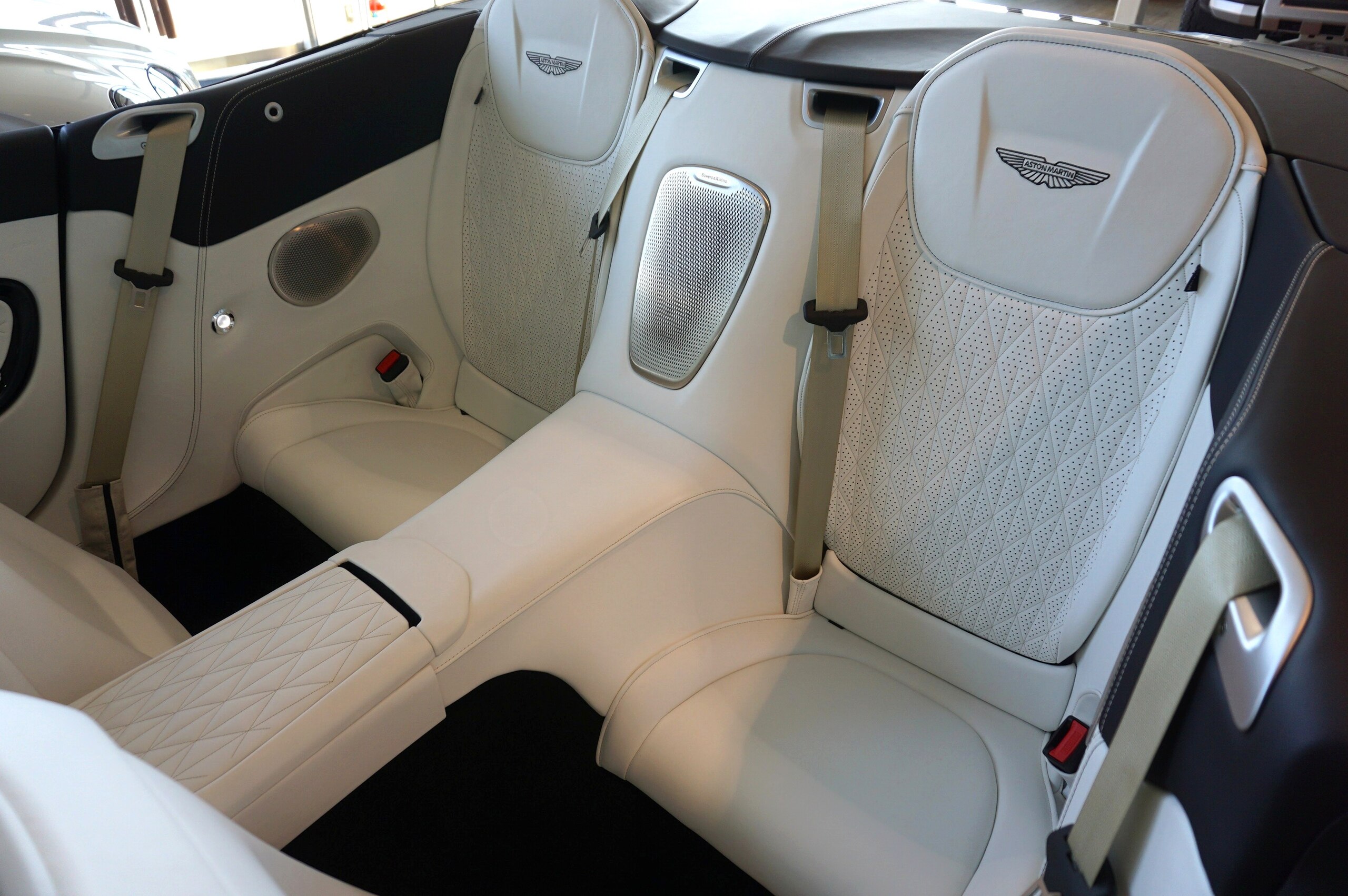 Aston Martin DB12 Volante 2024 for sale from Japan - image 22