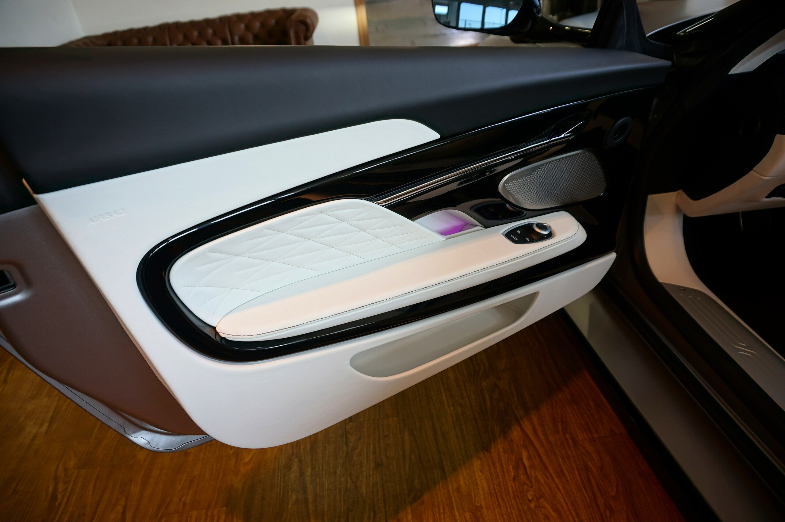 Aston Martin DB12 Volante 2024 for sale from Japan - image 29