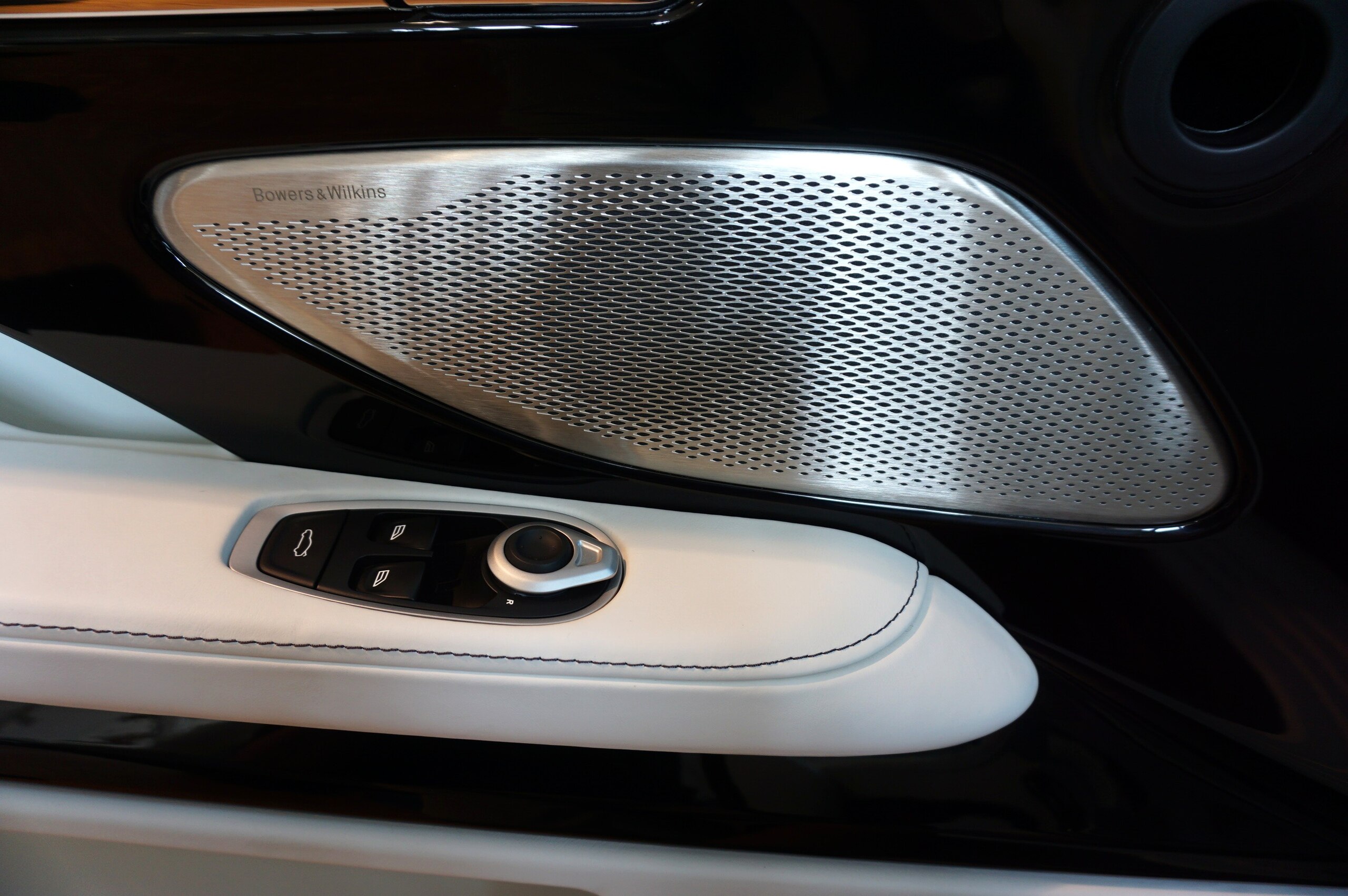 Aston Martin DB12 Volante 2024 for sale from Japan - image 30