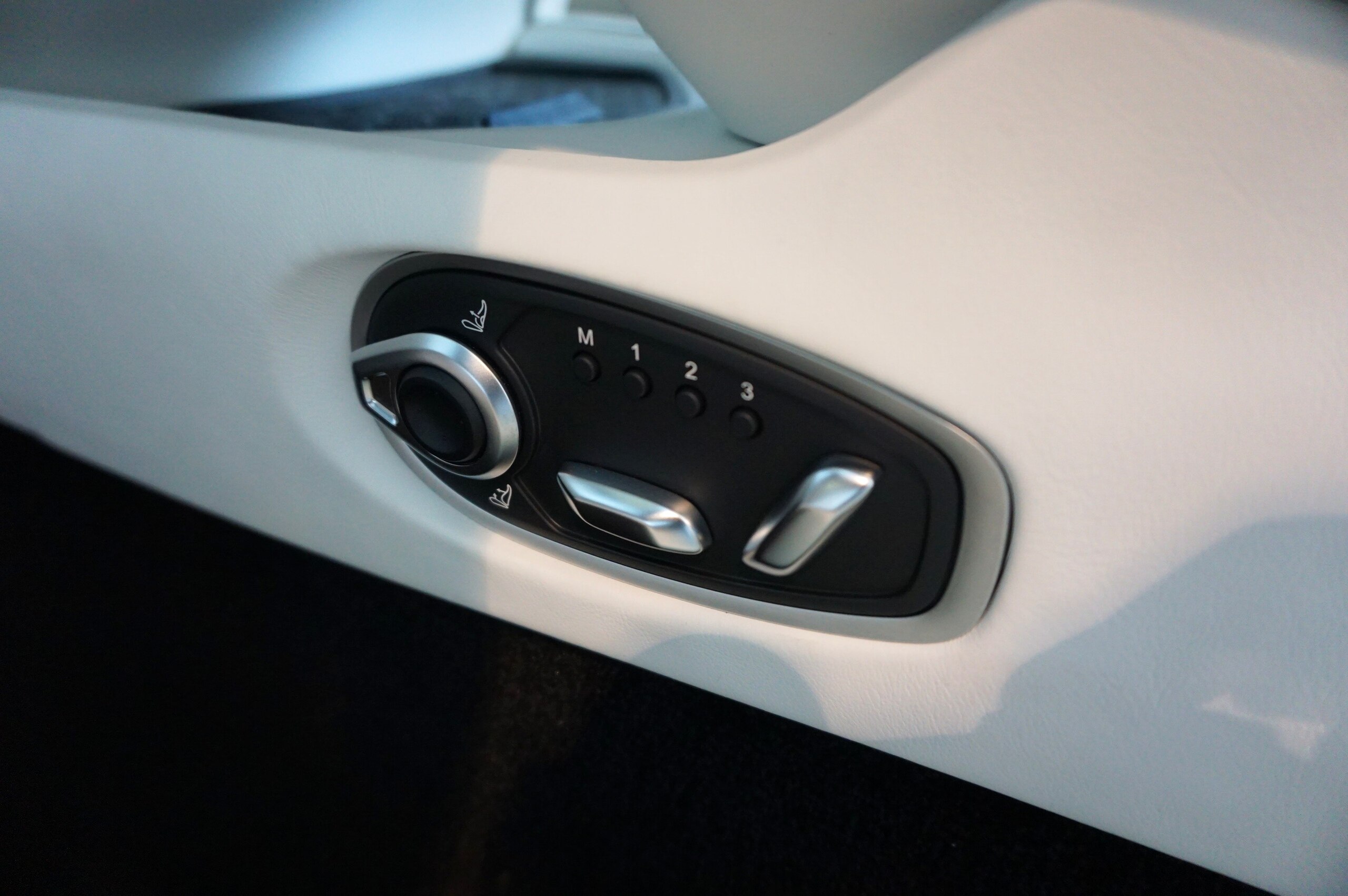 Aston Martin DB12 Volante 2024 for sale from Japan - image 31