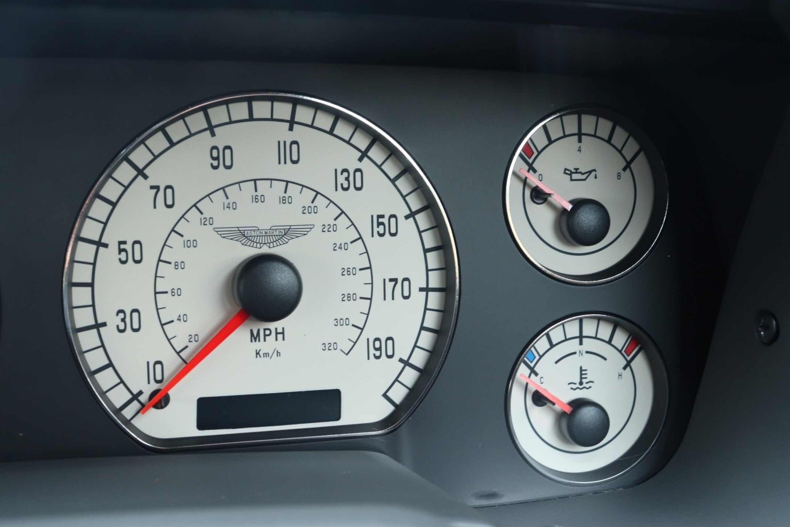 Aston Martin DB7 Zagato (photo: 14)